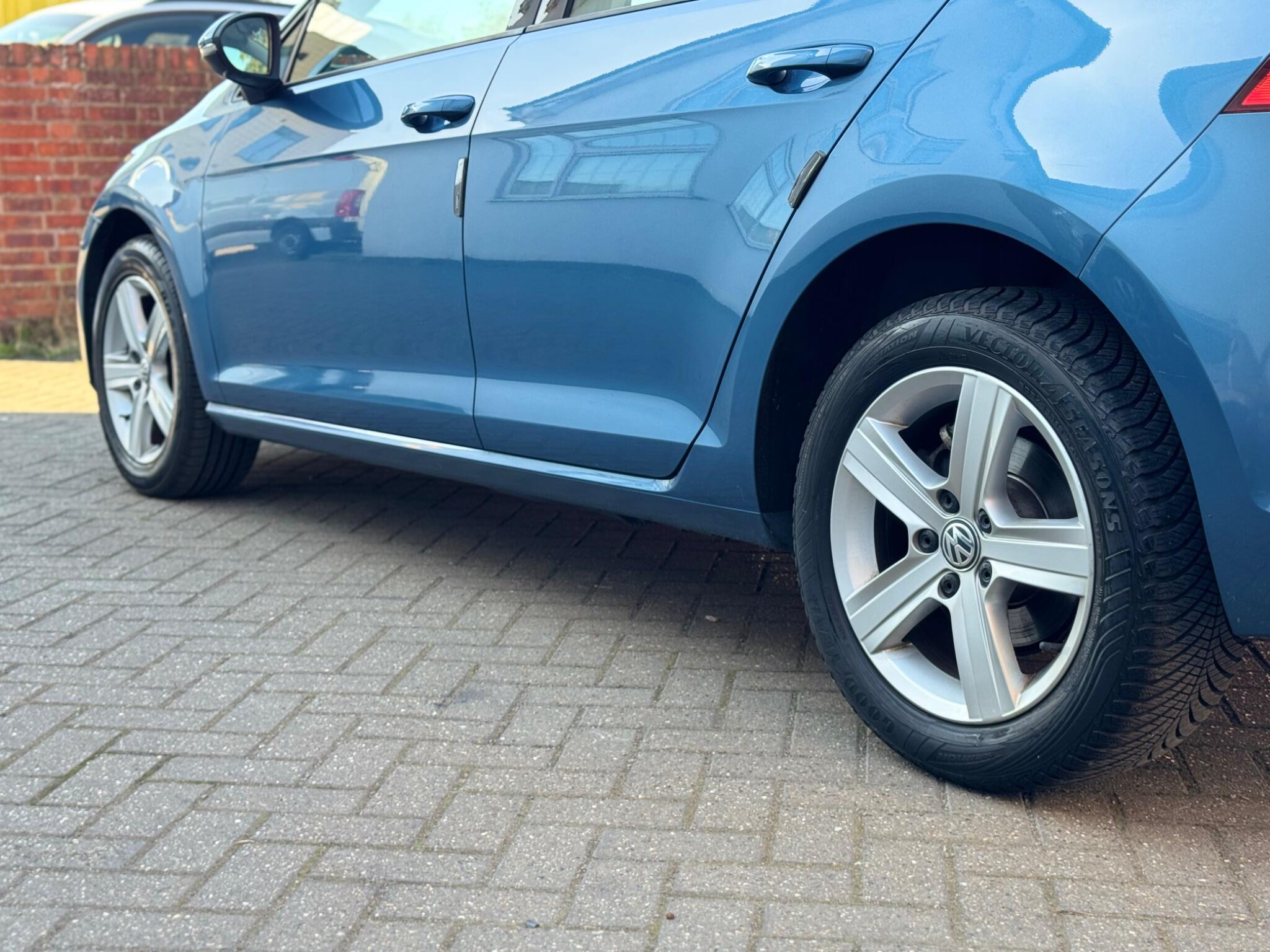 Volkswagen Golf view 8