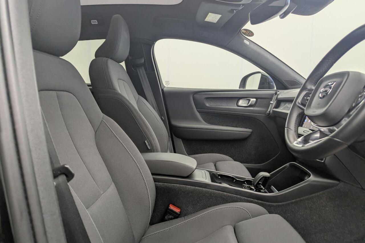 Volvo C40 view 3
