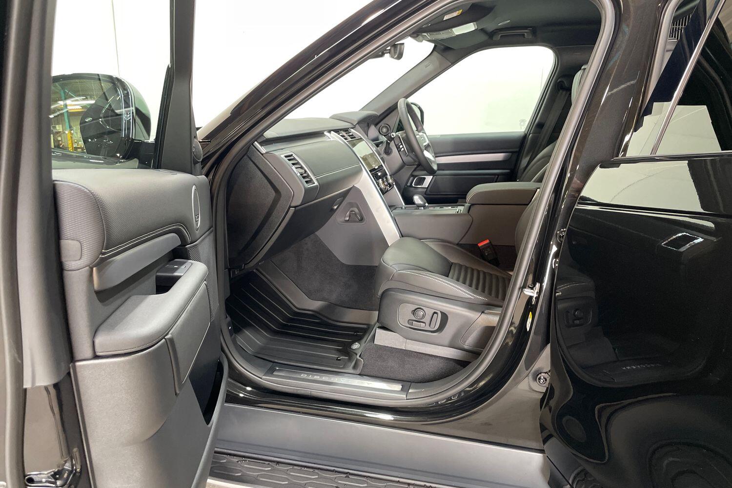 Land Rover Discovery view 21
