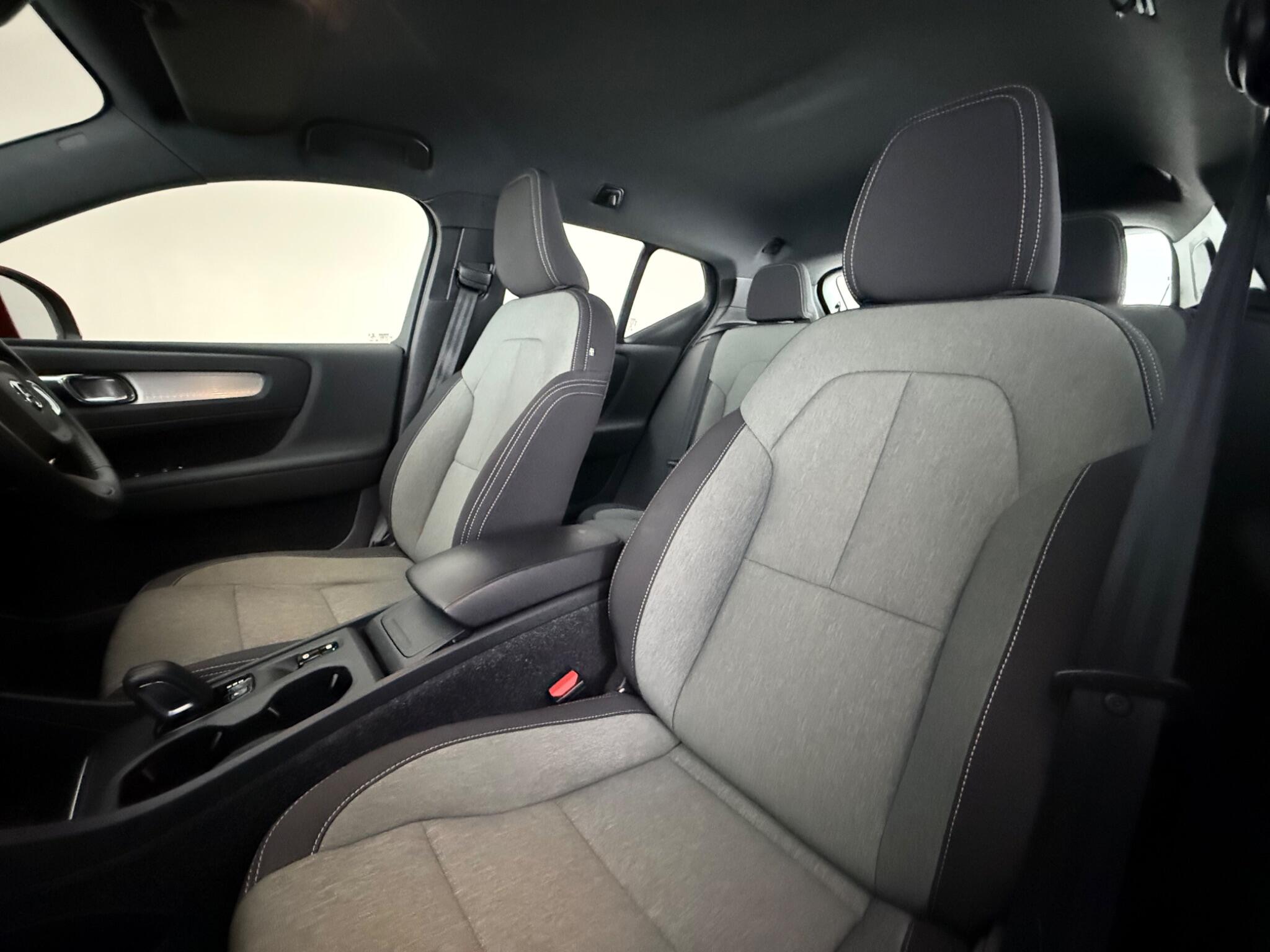 Volvo XC40 view 18