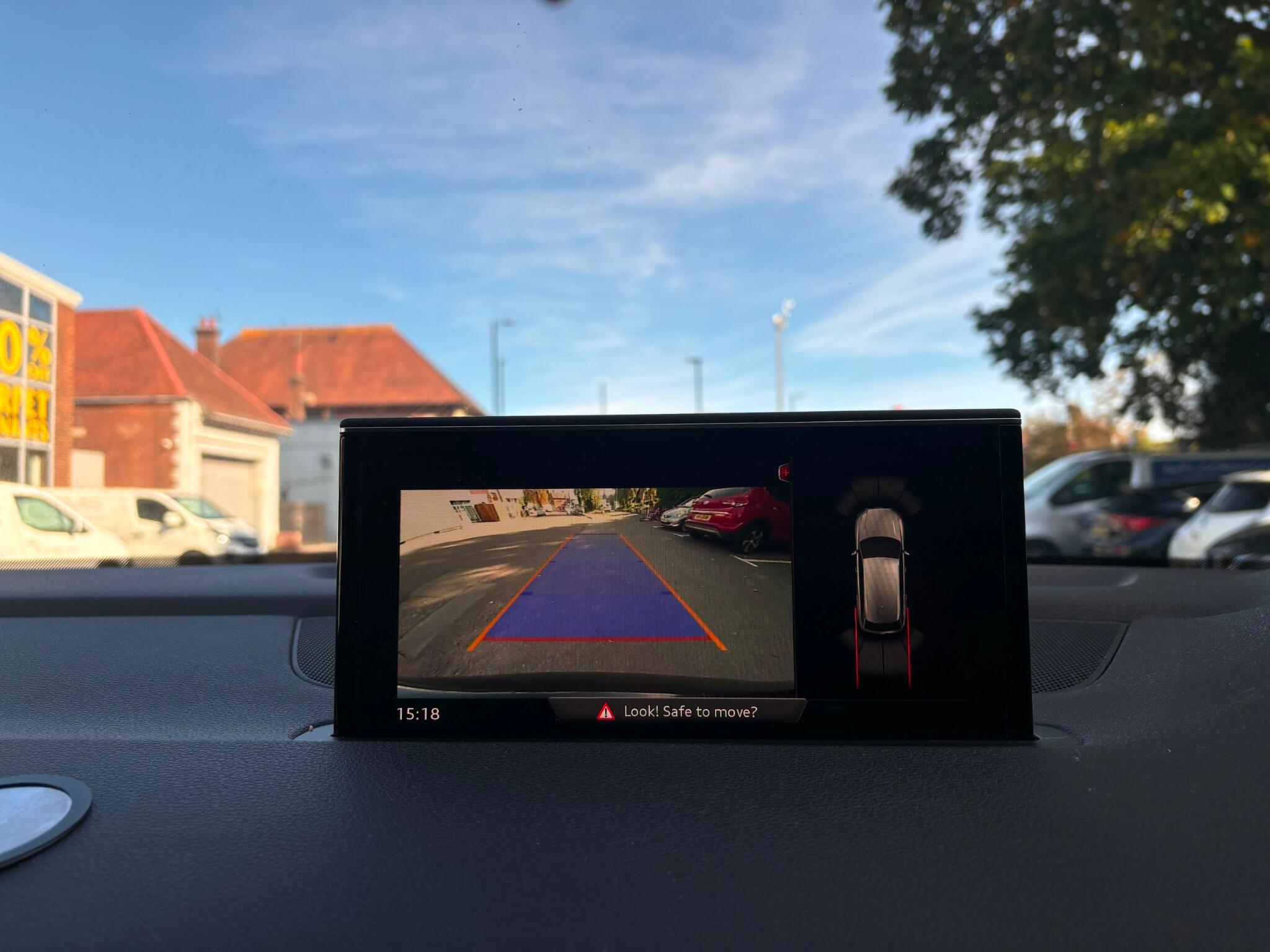 Audi Q7 view 10