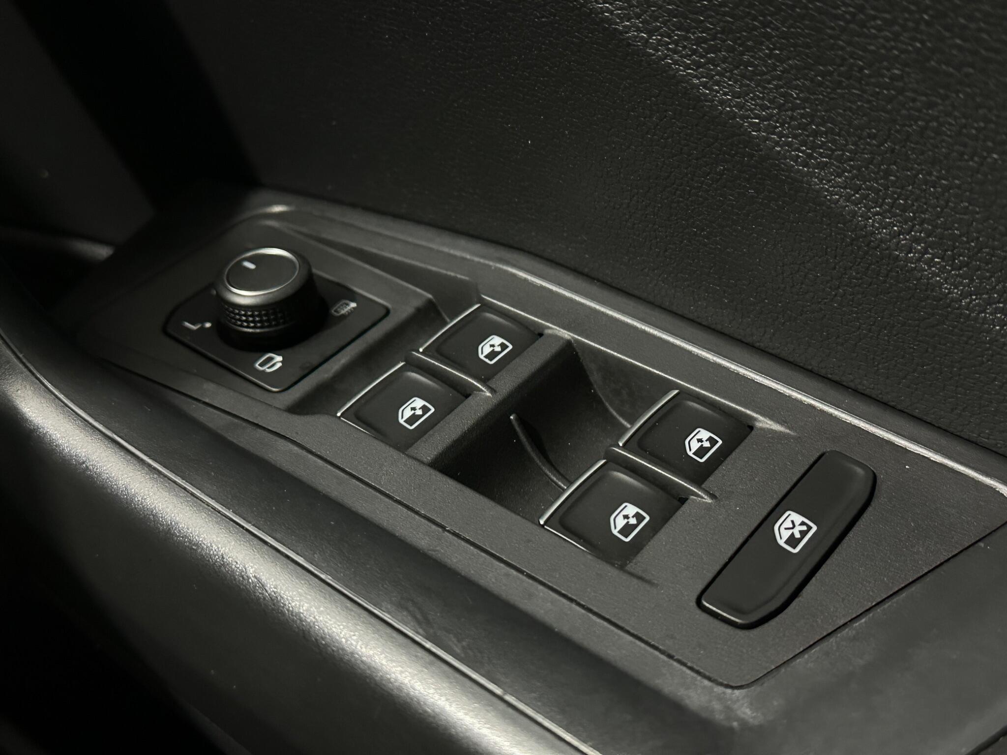Volkswagen T-Roc view 19