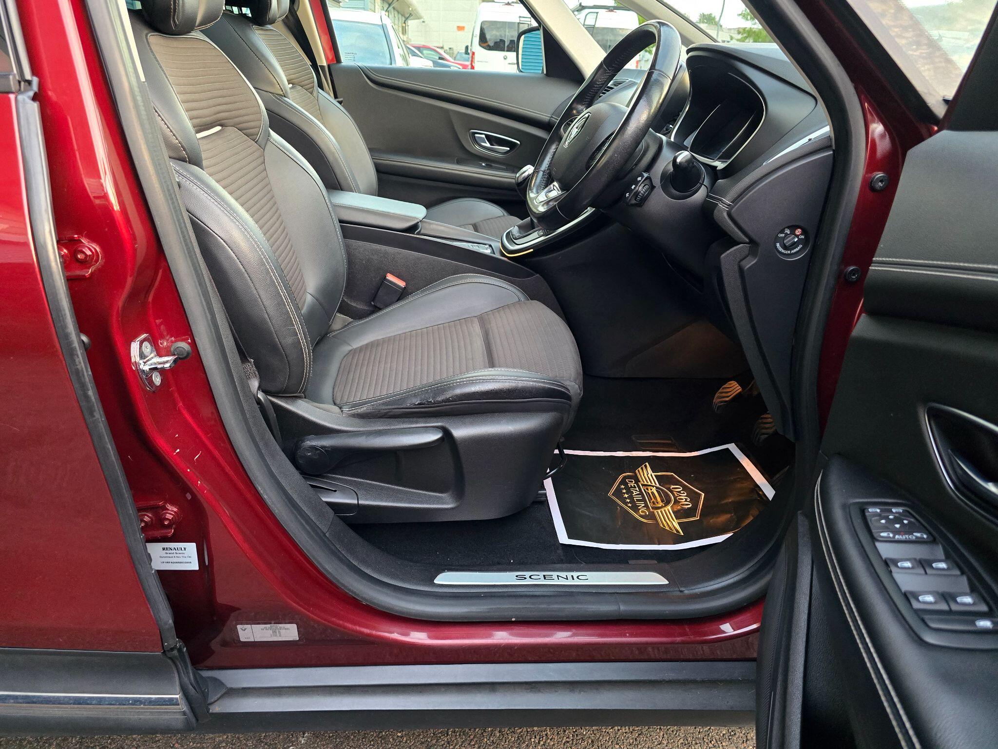 Renault Grand Scenic view 33