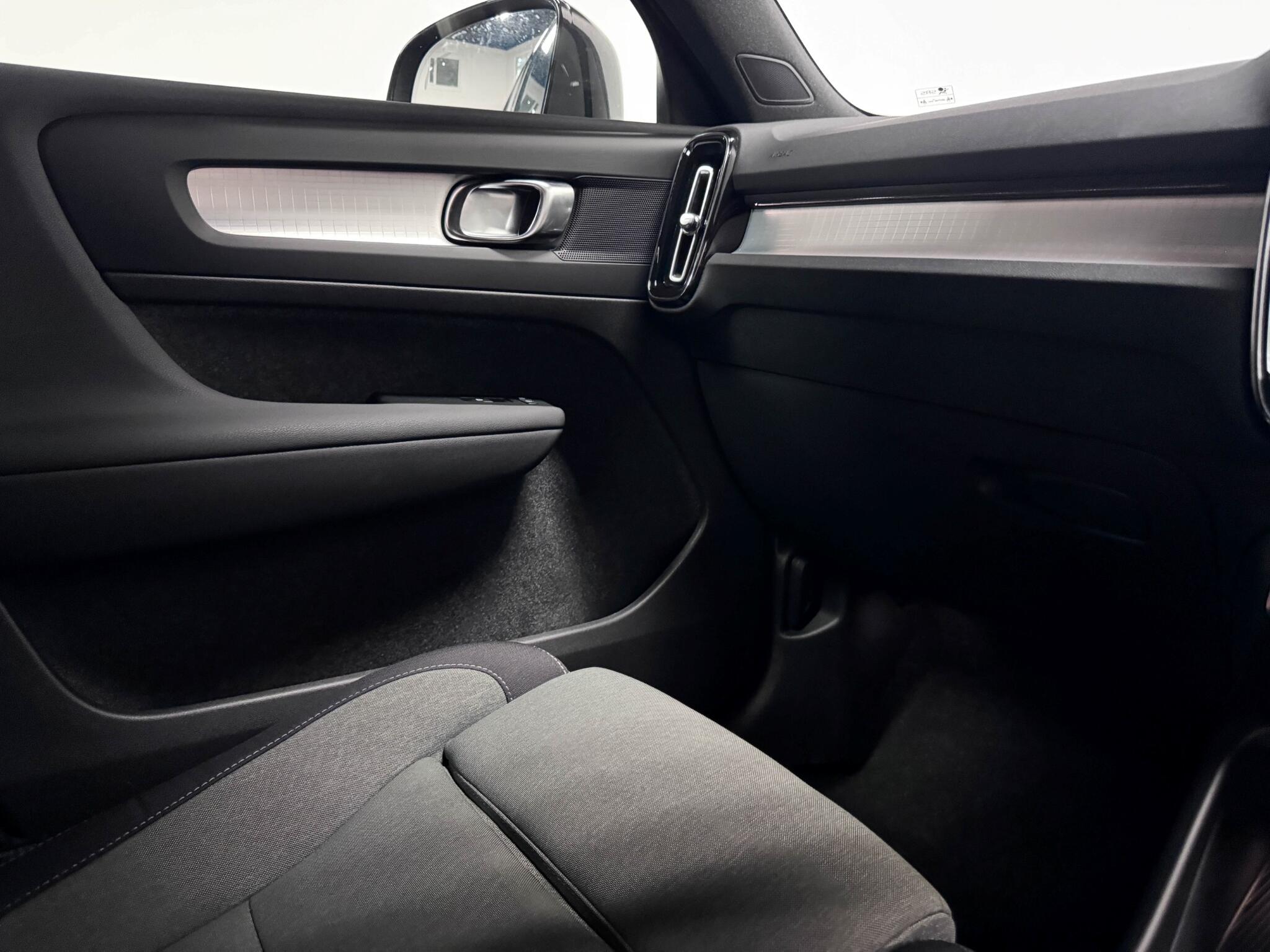 Volvo XC40 view 36