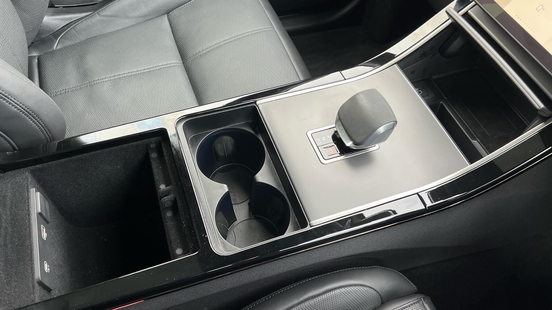 Land Rover Range Rover Velar view 33