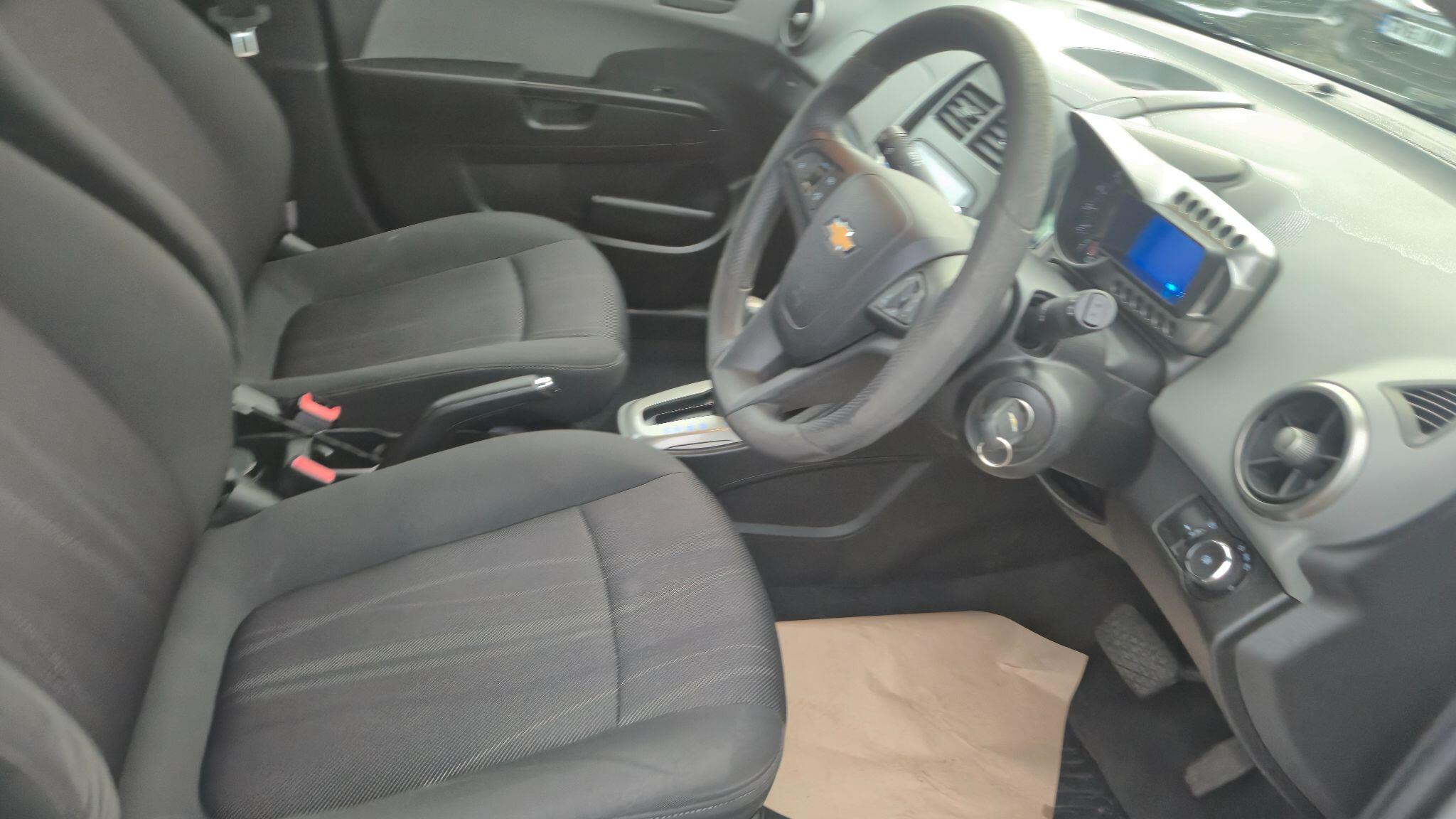 Chevrolet Aveo view 12