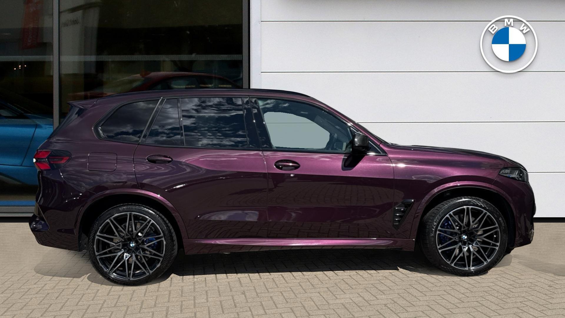 BMW X5 M view 3