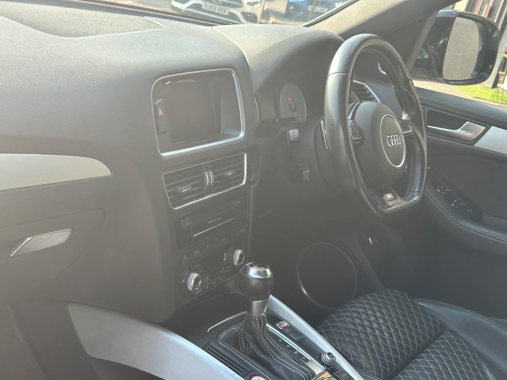 Audi SQ5 view 12