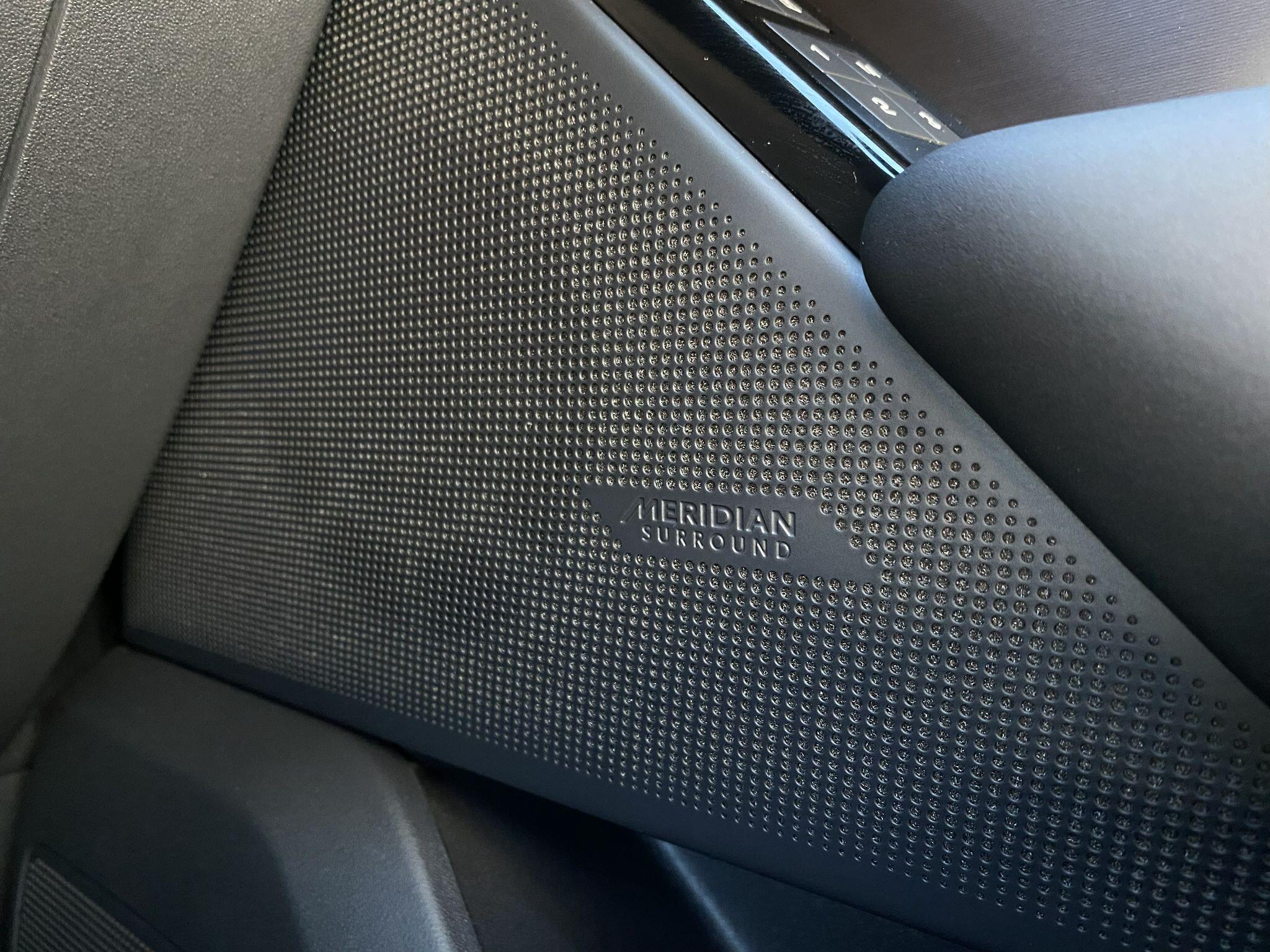 Land Rover Range Rover Velar view 19
