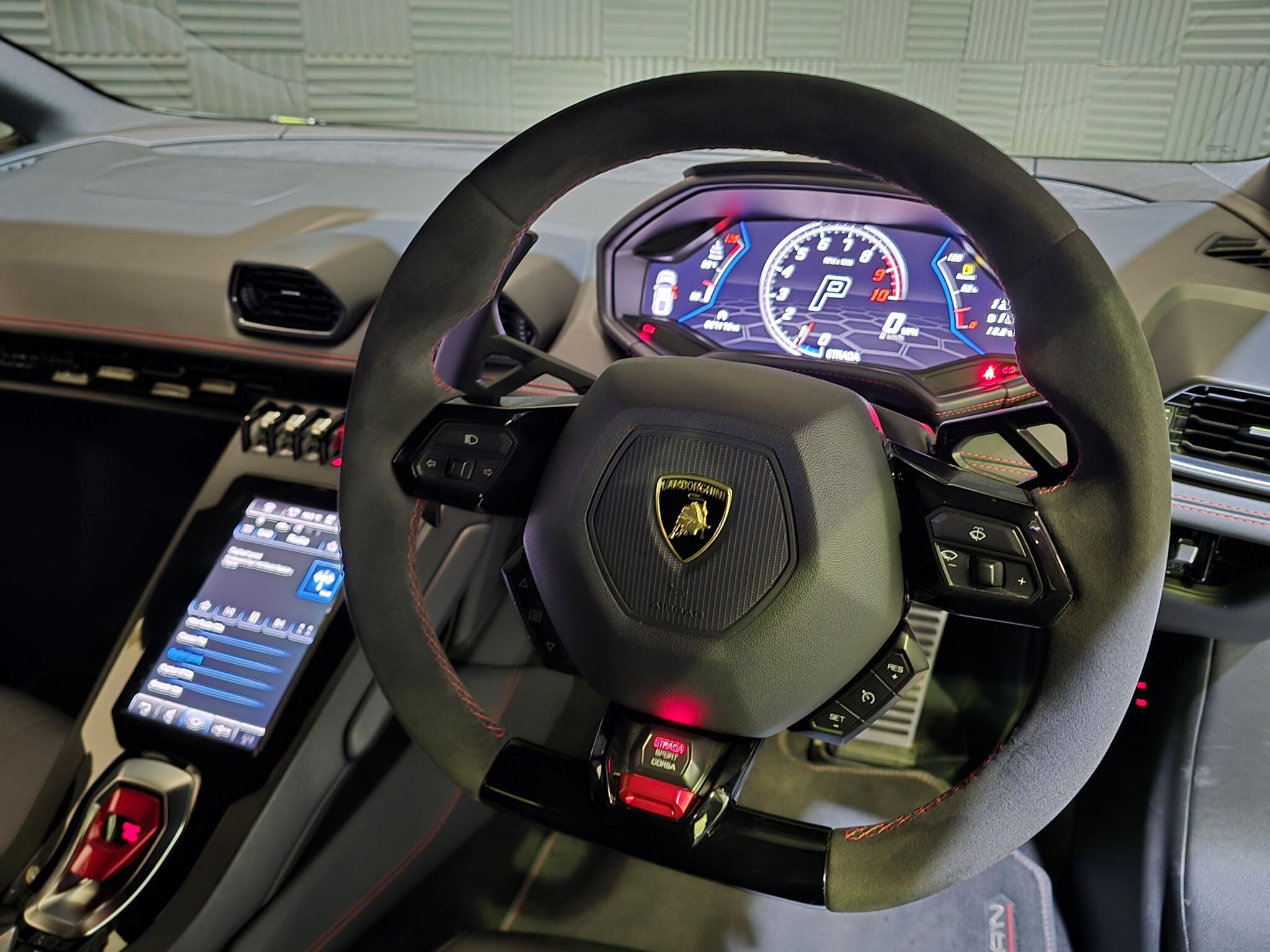 Lamborghini Huracan view 22