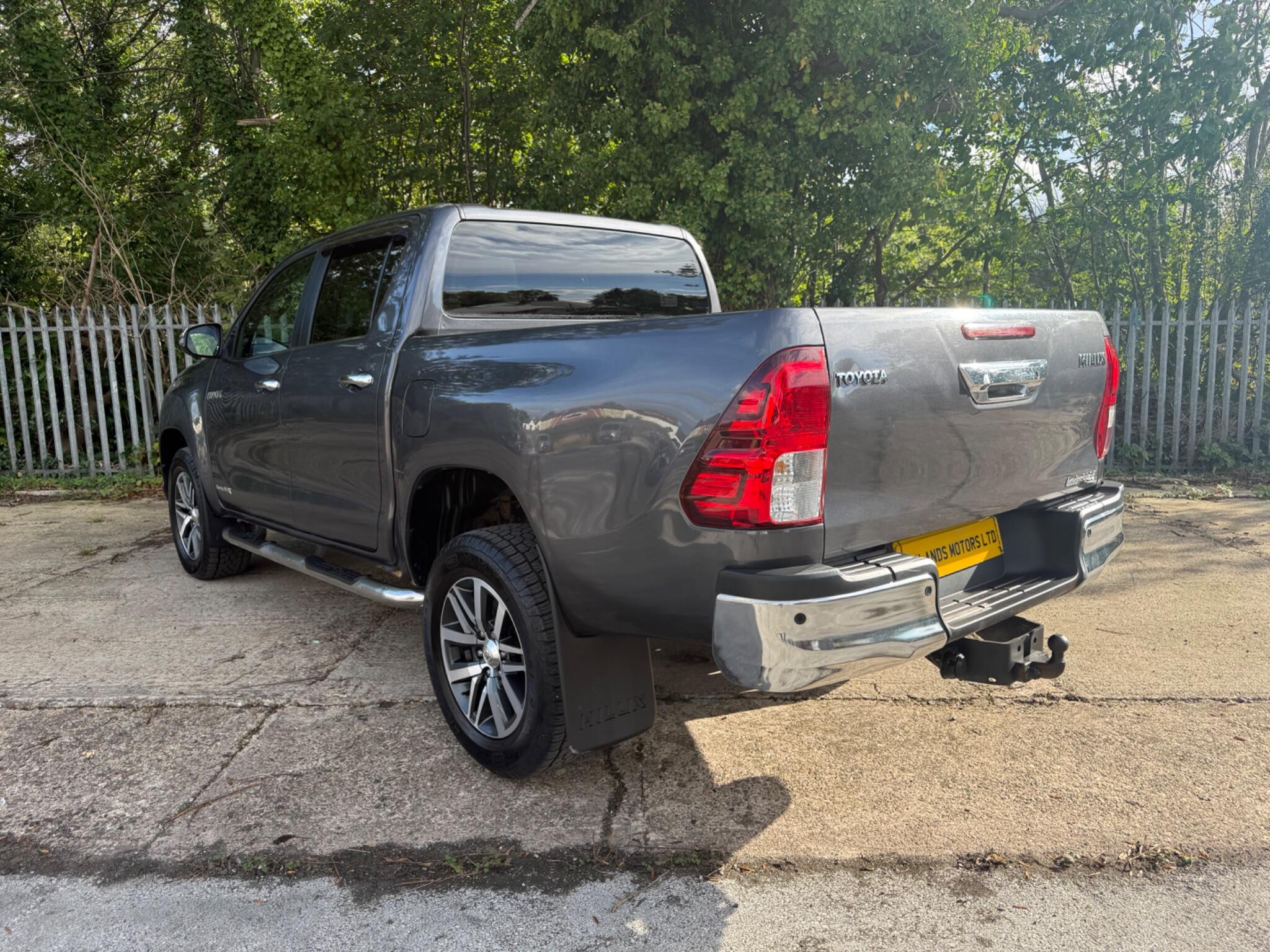 Toyota Hilux view 8