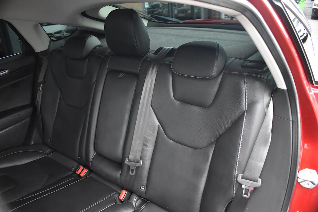 Ford Mondeo view 43
