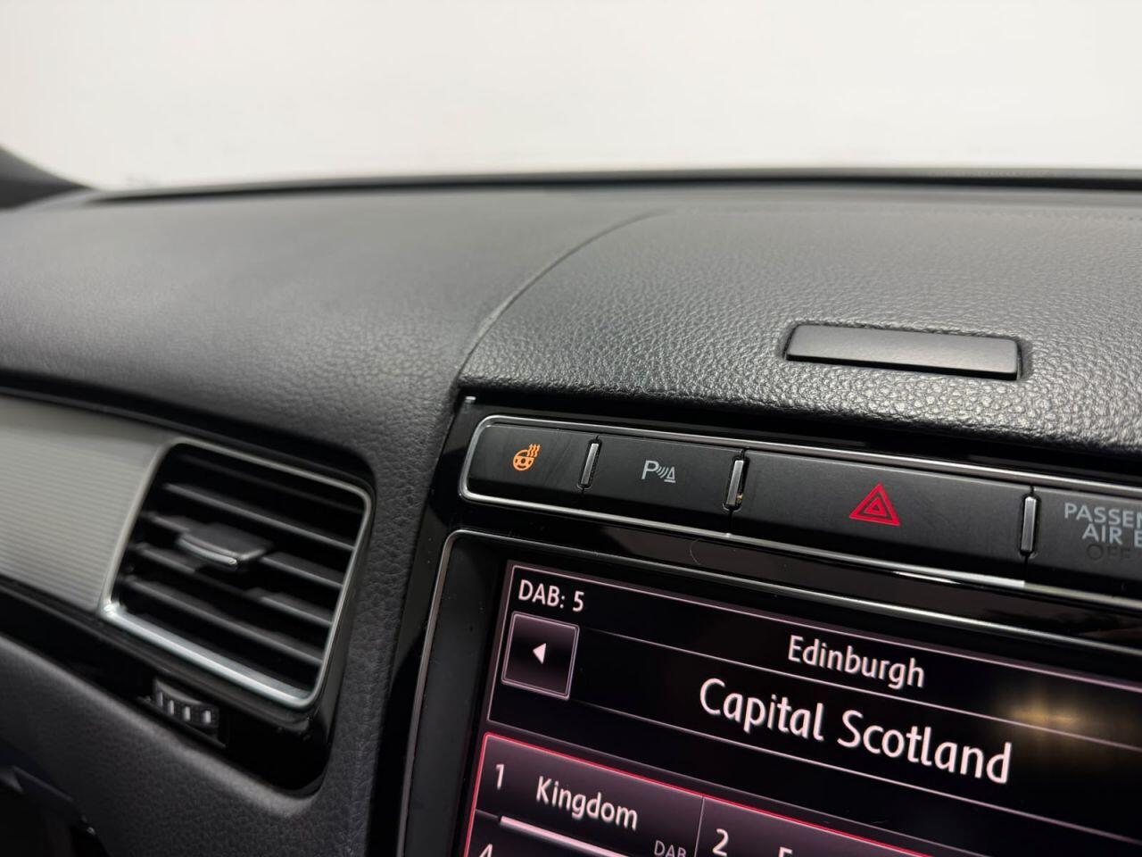 Volkswagen Touareg view 21