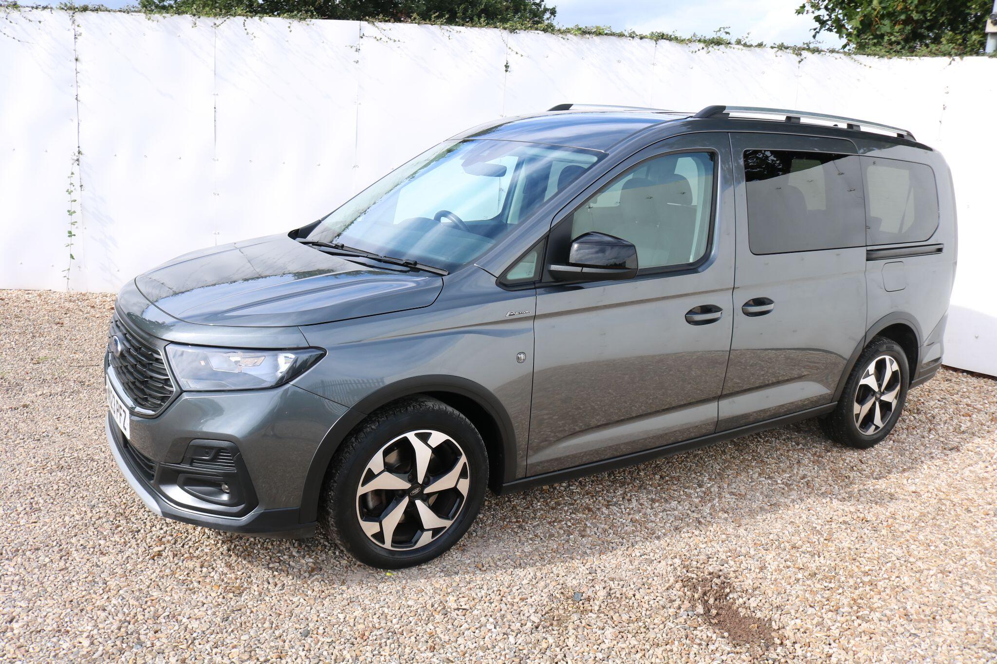 Ford Grand Tourneo Connect view 15