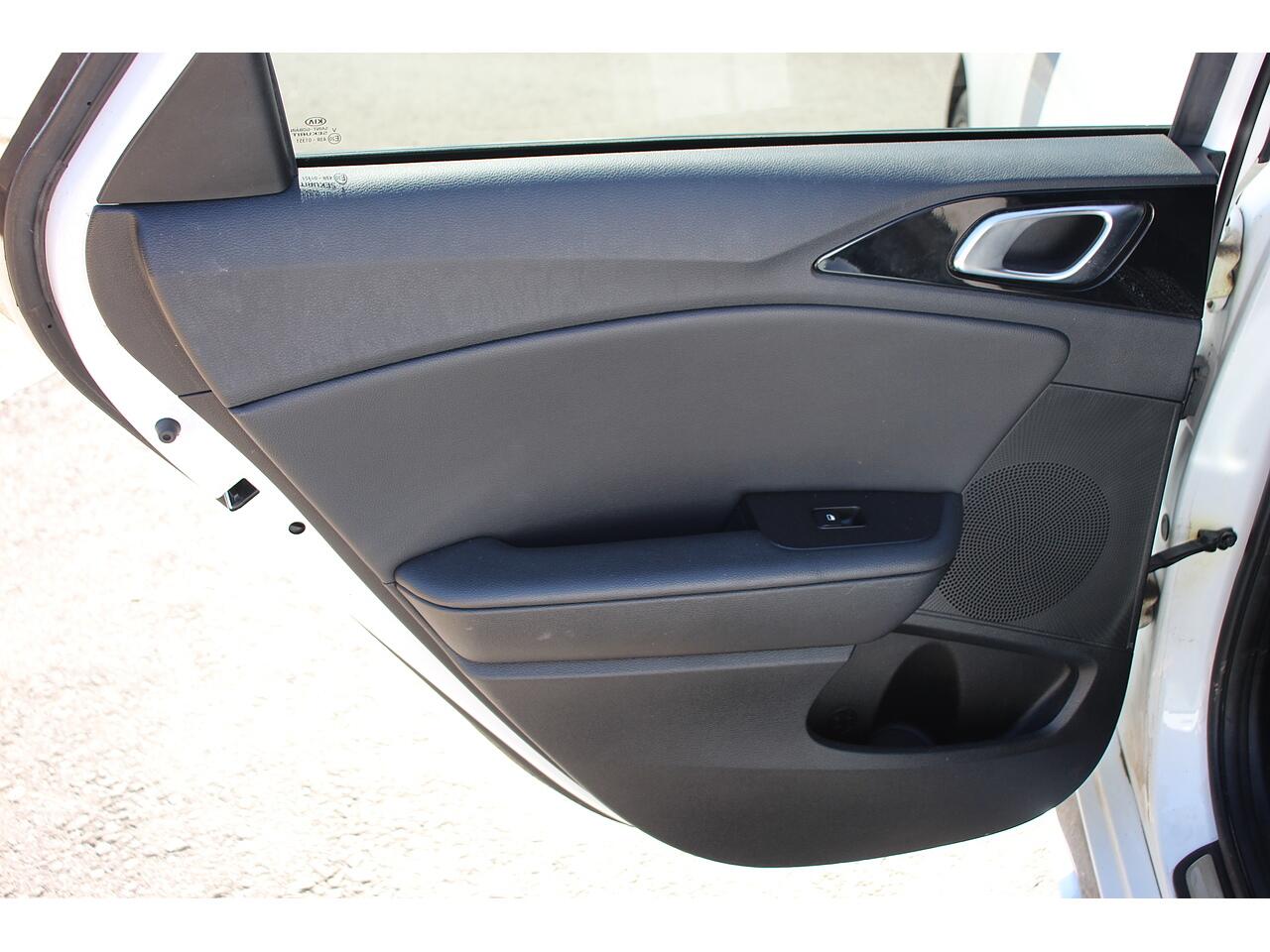 Kia Proceed view 35