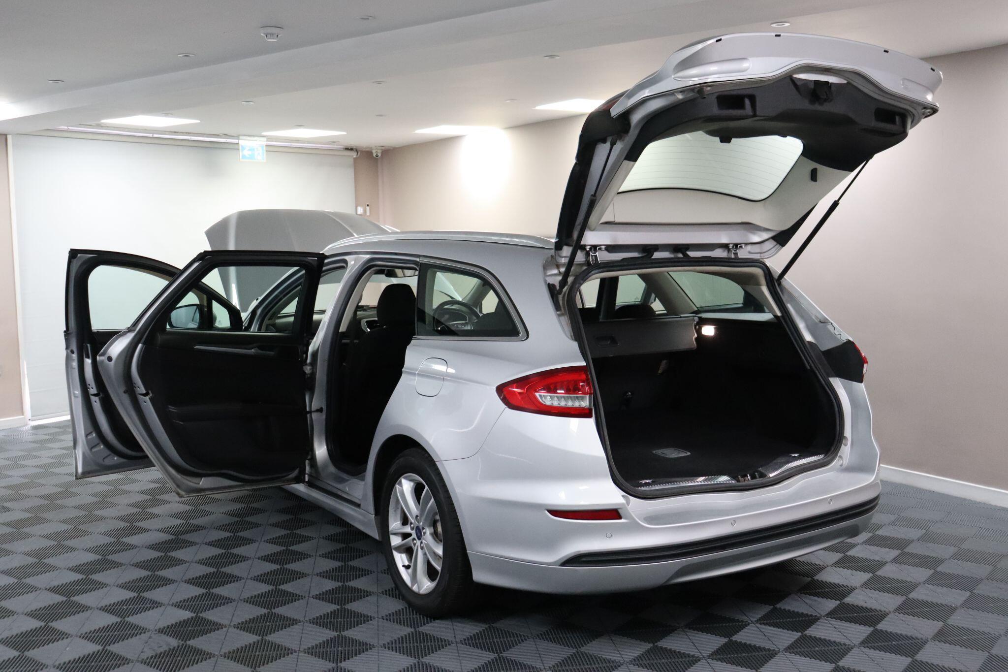 Ford Mondeo view 21