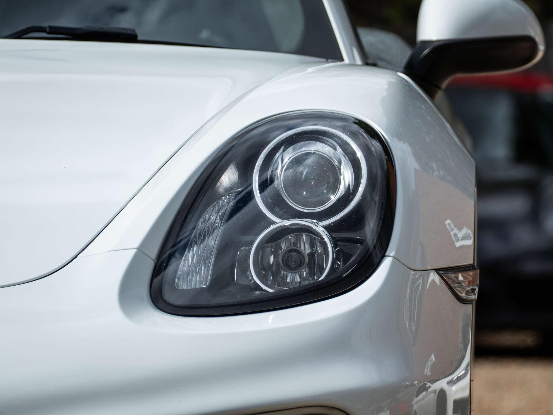 Porsche Cayman view 10