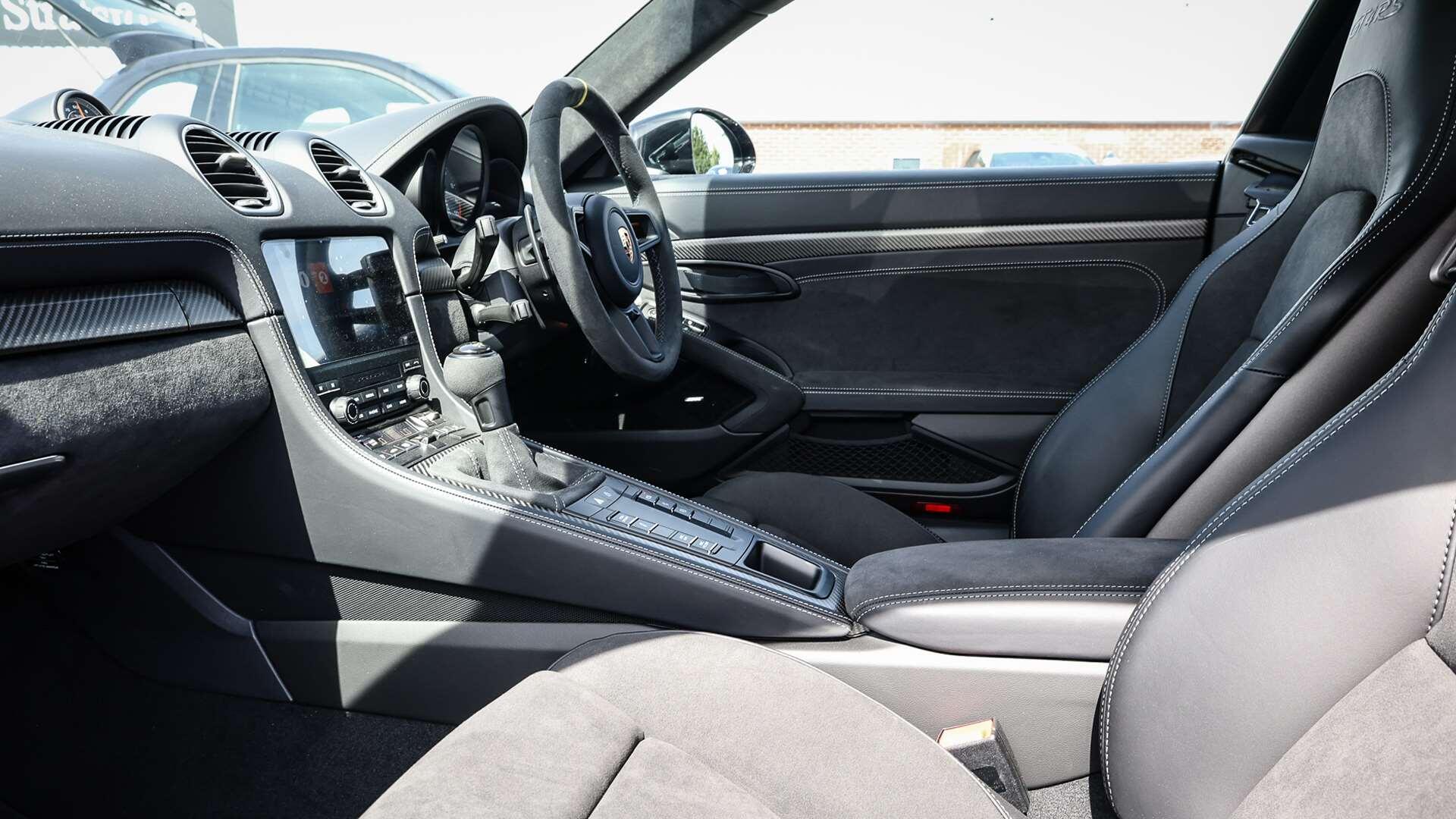 Porsche Cayman view 13