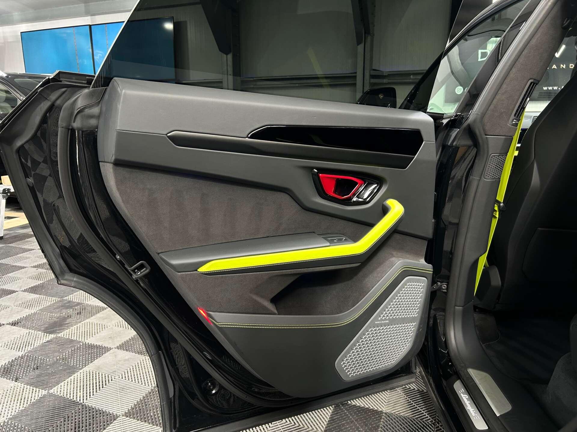 Lamborghini Urus view 46