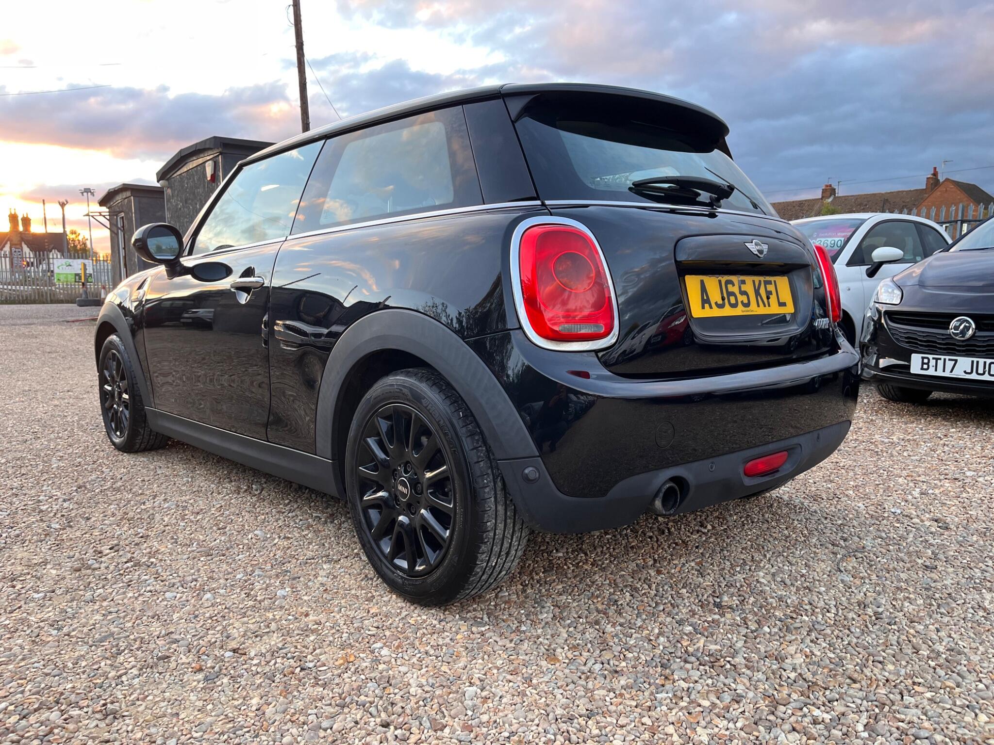 MINI Hatch view 4