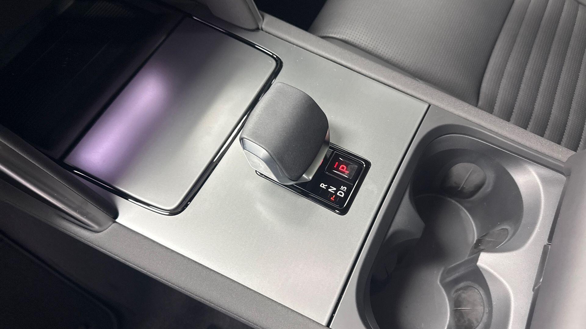 Land Rover Discovery Sport view 13