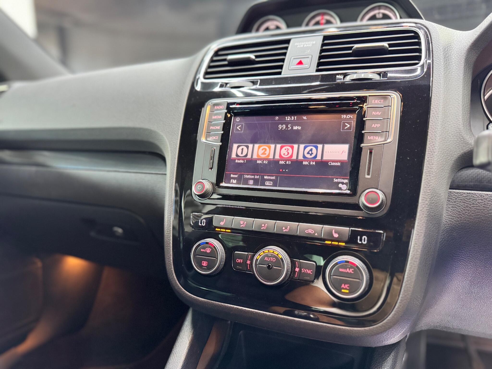 Volkswagen Scirocco view 37