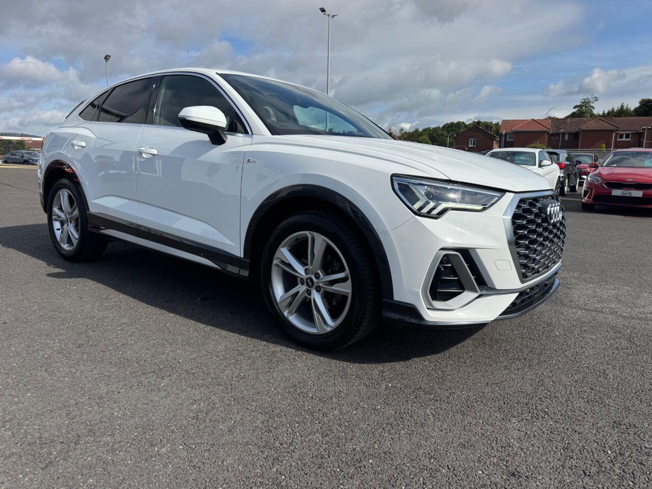 Audi Q3 view 5