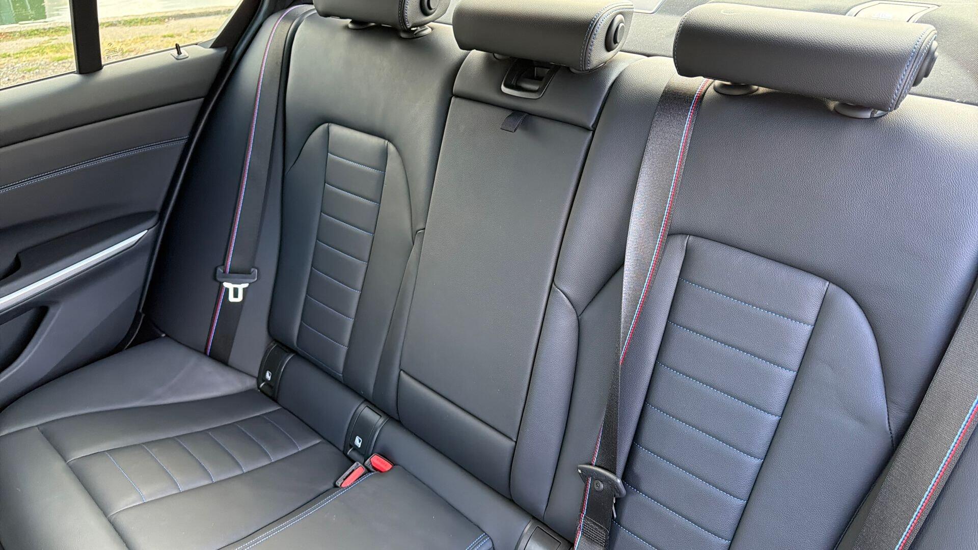 BMW 3 Series view 12