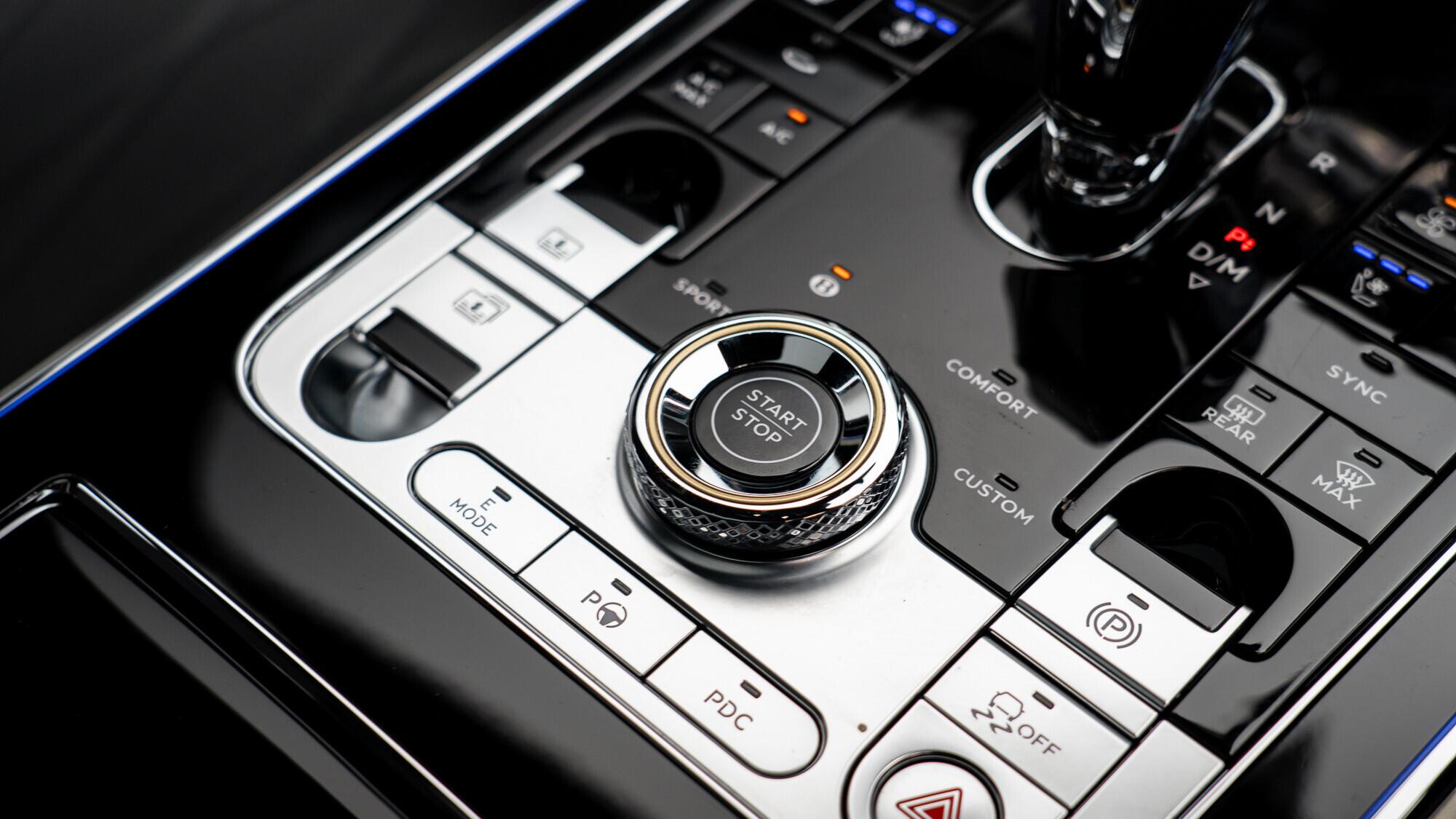 Bentley Flying Spur view 59