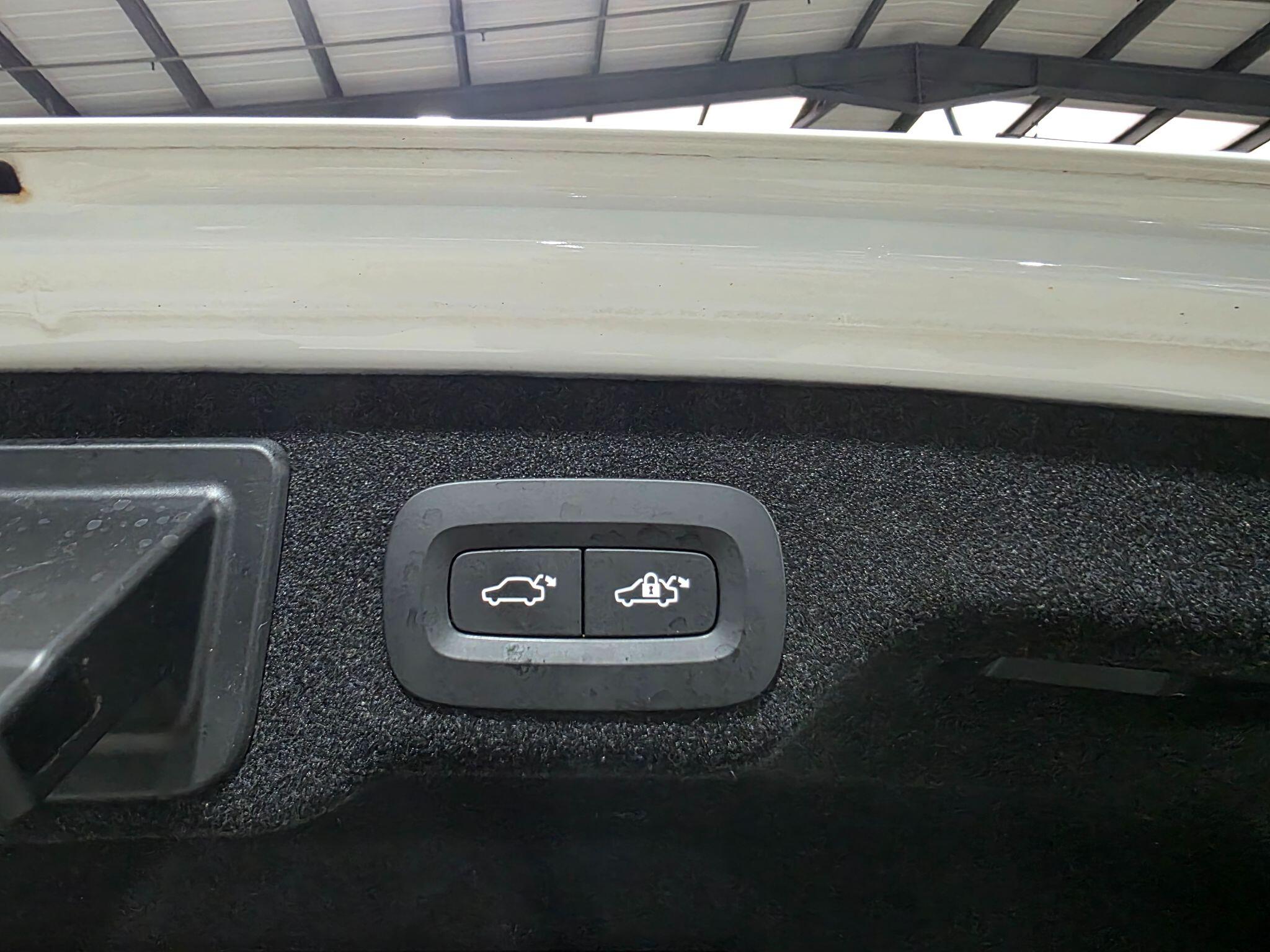 Volvo S90 view 34