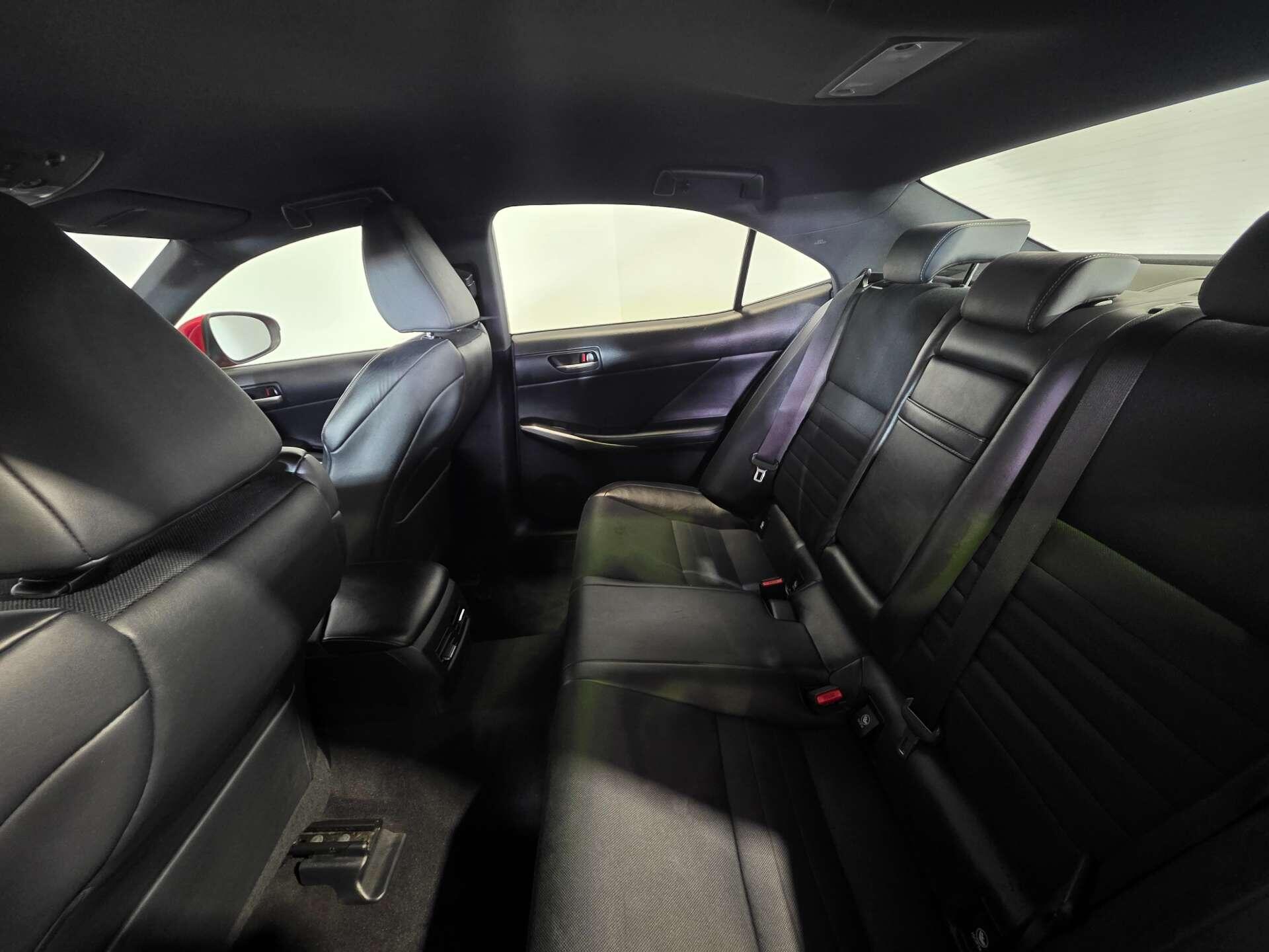 Lexus Is view 42