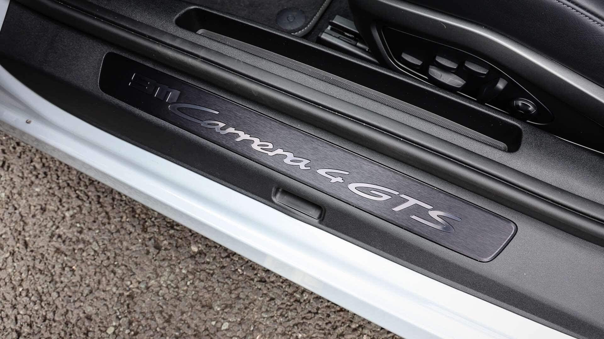 Porsche 911 view 23