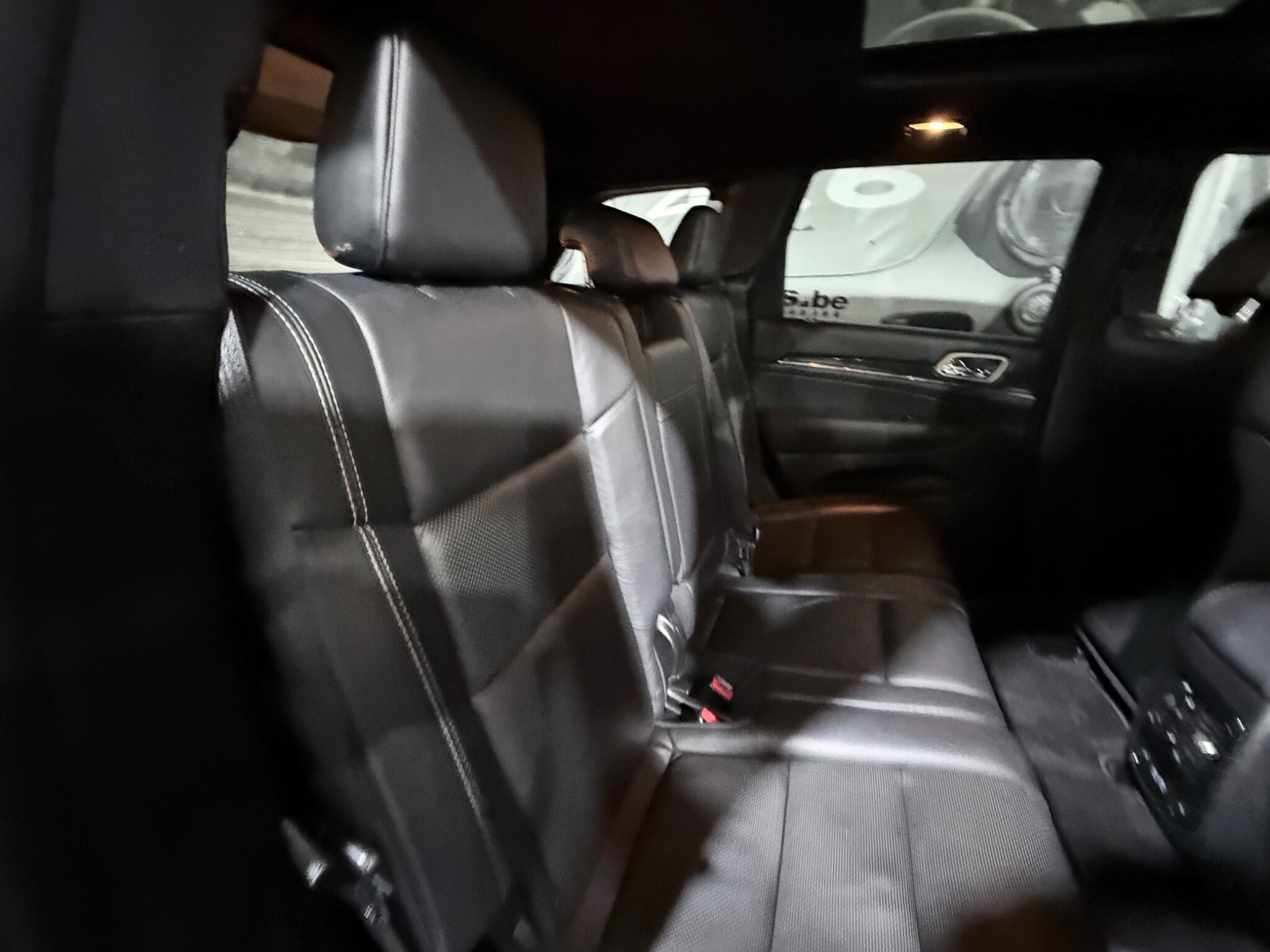 Jeep Grand Cherokee view 16
