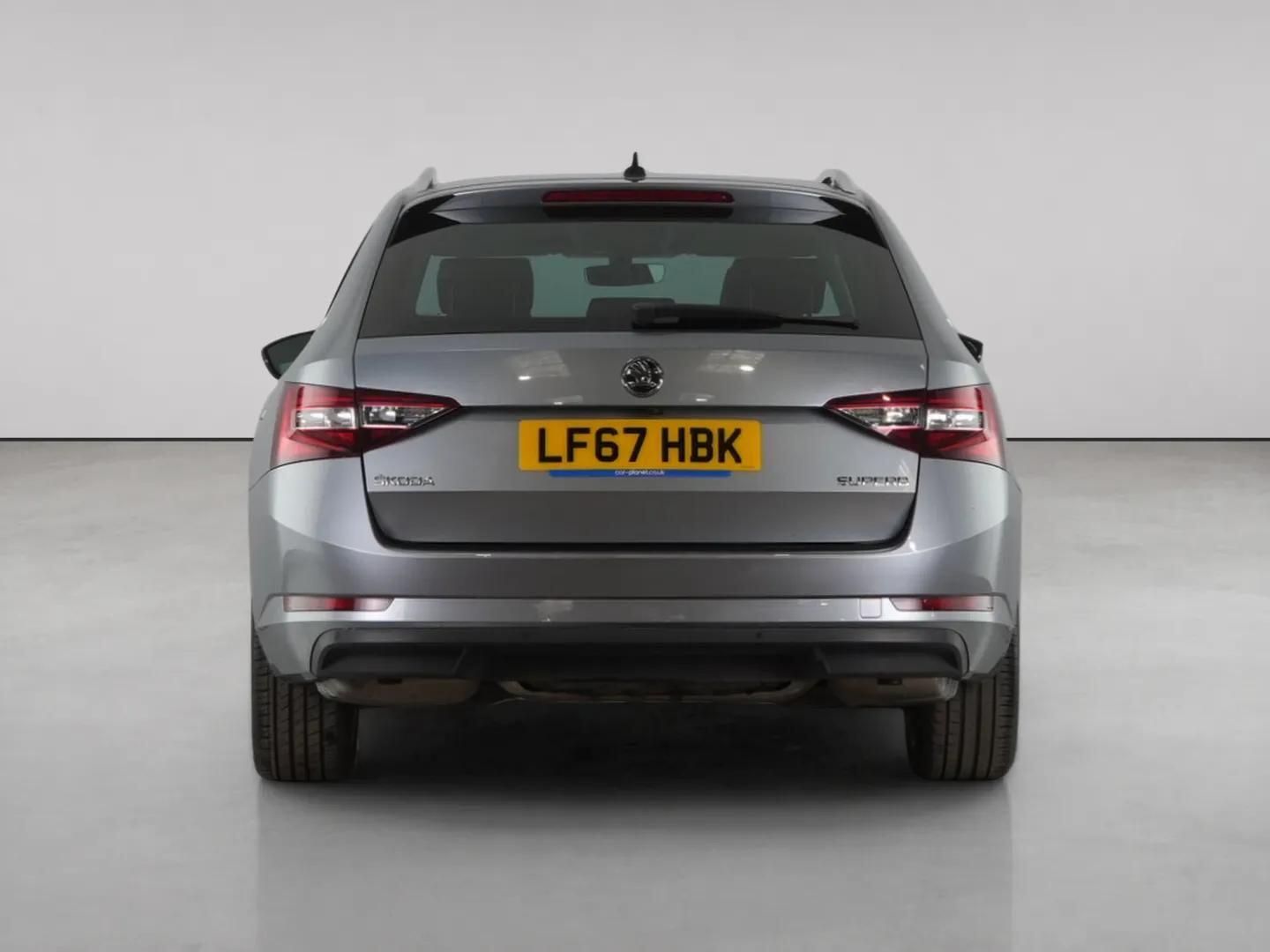 Skoda Superb view 7
