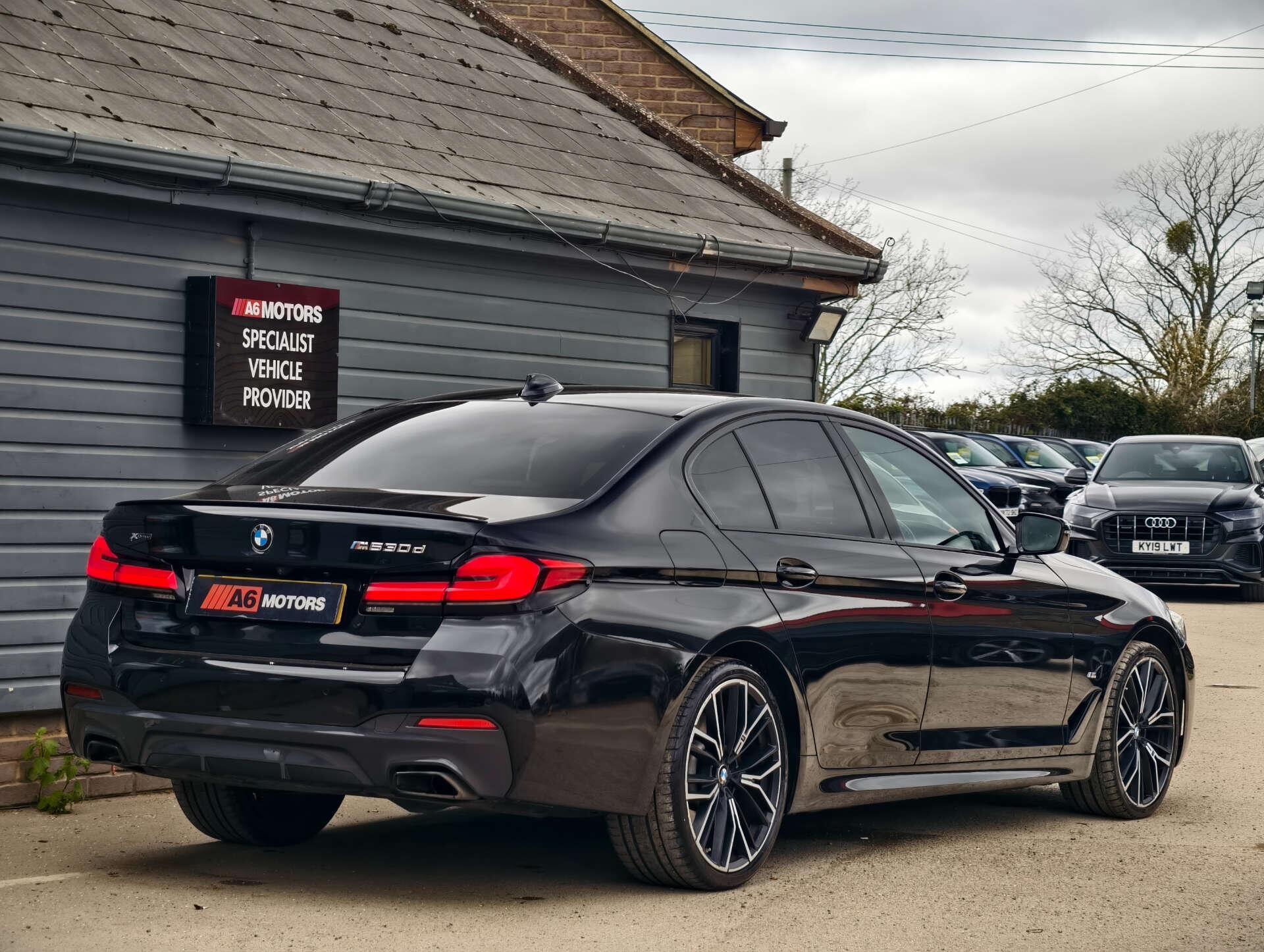 BMW 5 Series view 16