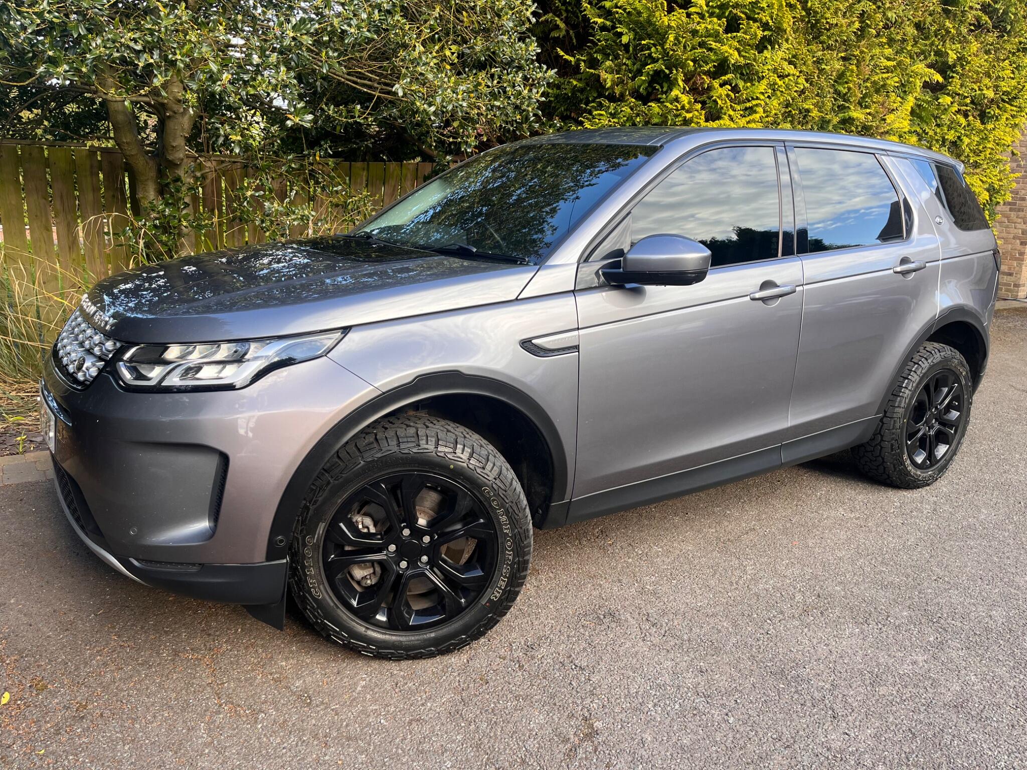 Land Rover Discovery Sport view 5