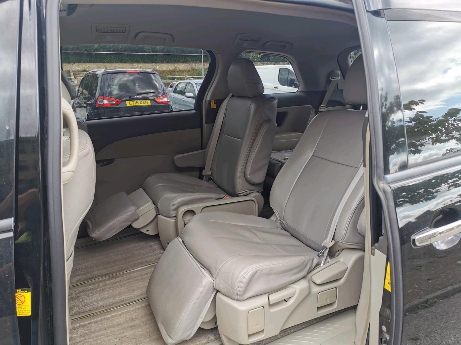 Toyota Estima view 17