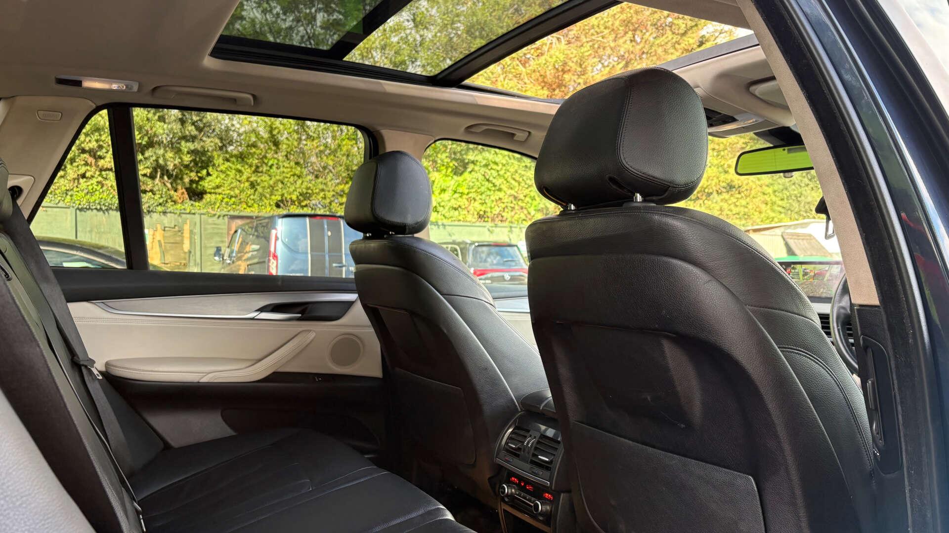 BMW X5 view 12