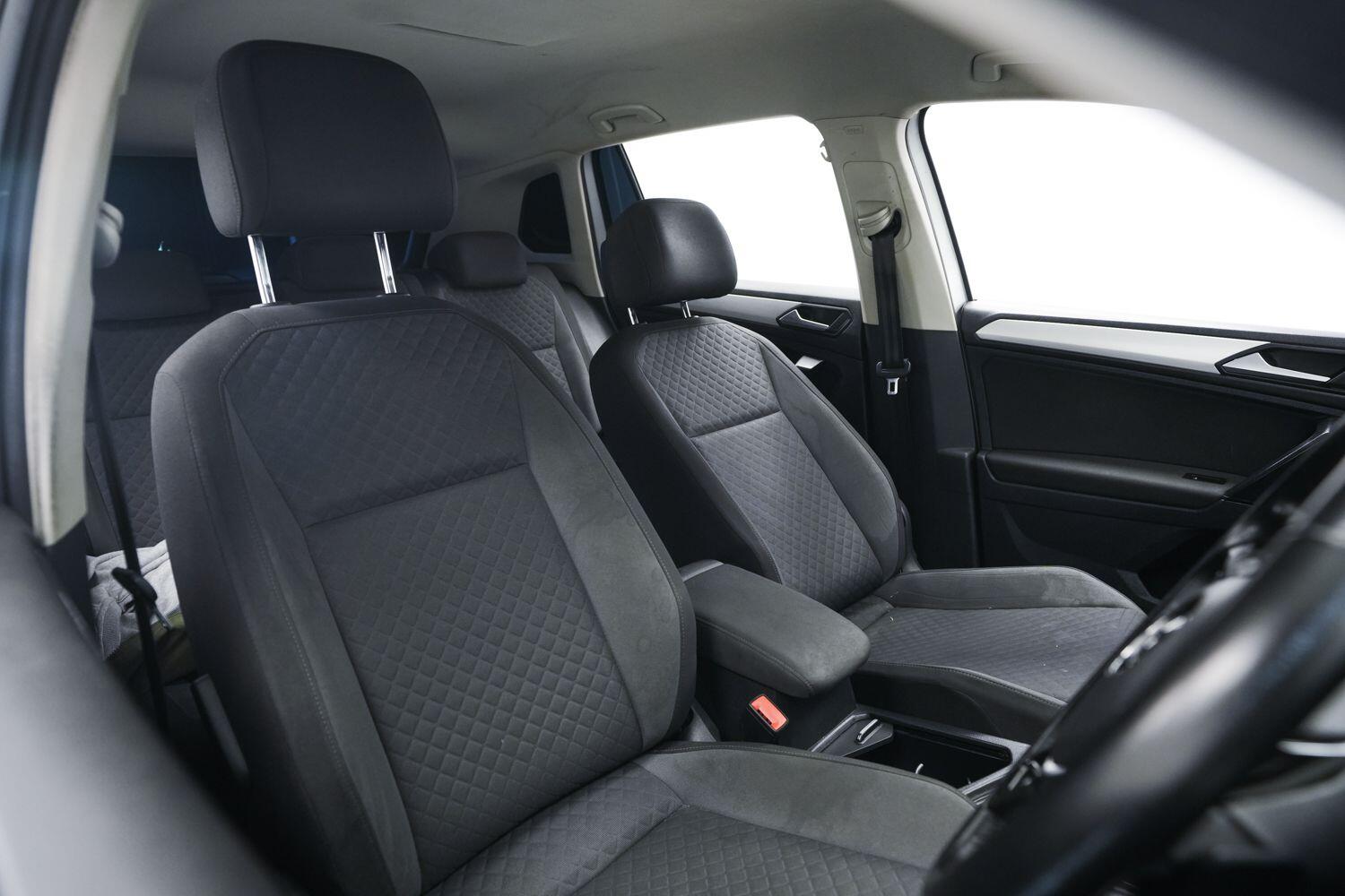 Volkswagen Tiguan view 9