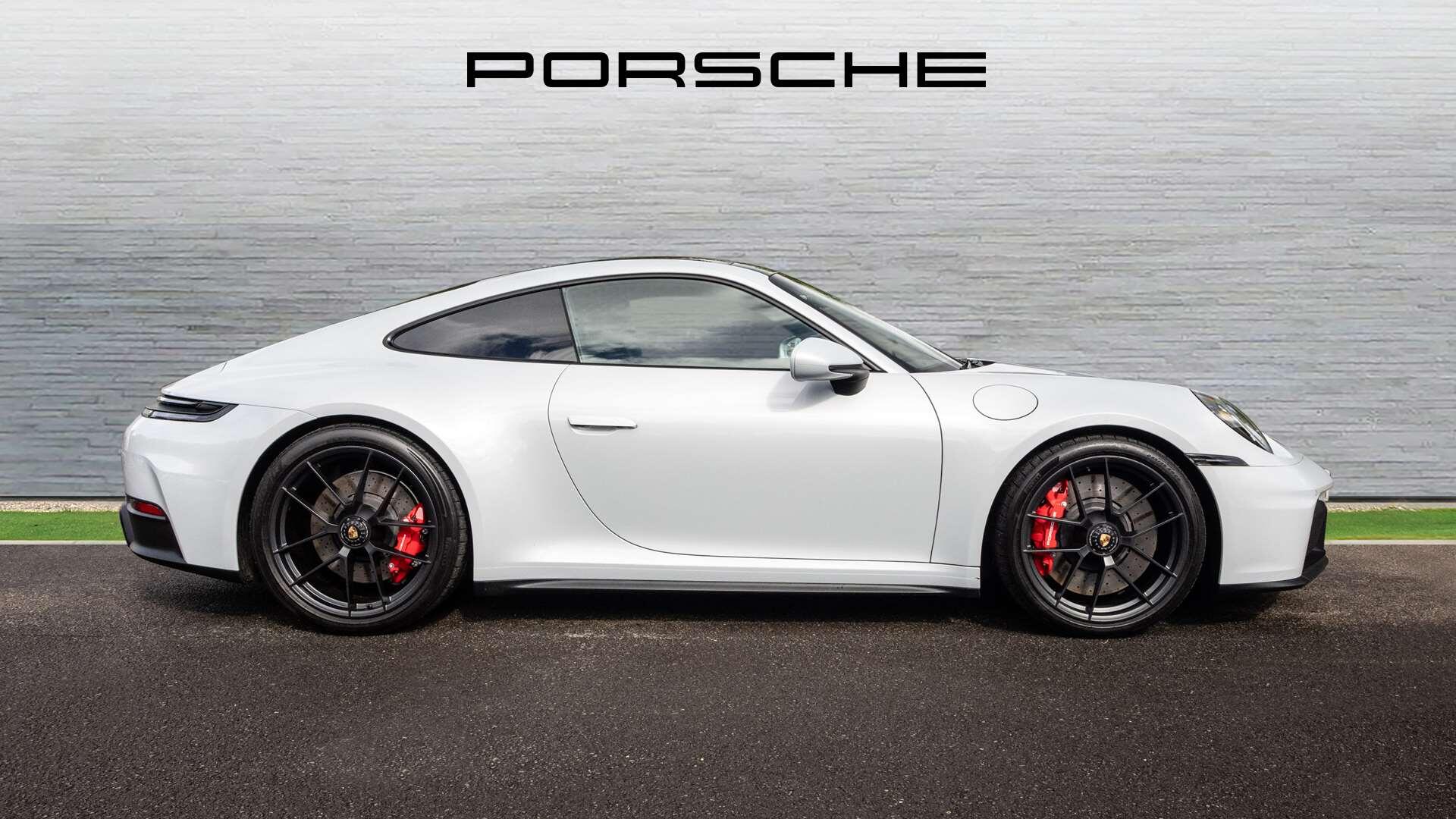Porsche 911 view 7
