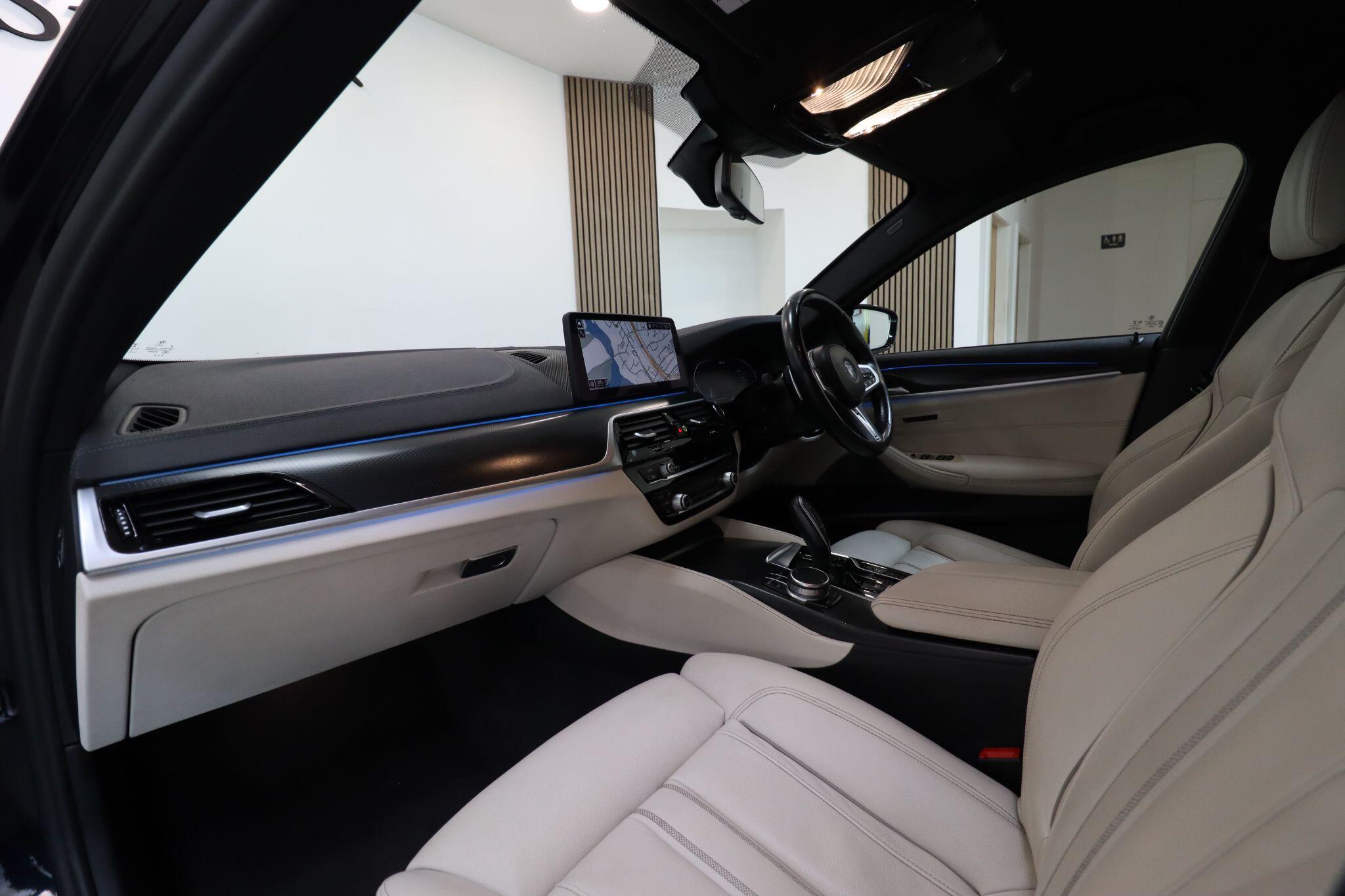 BMW 5 Series view 10