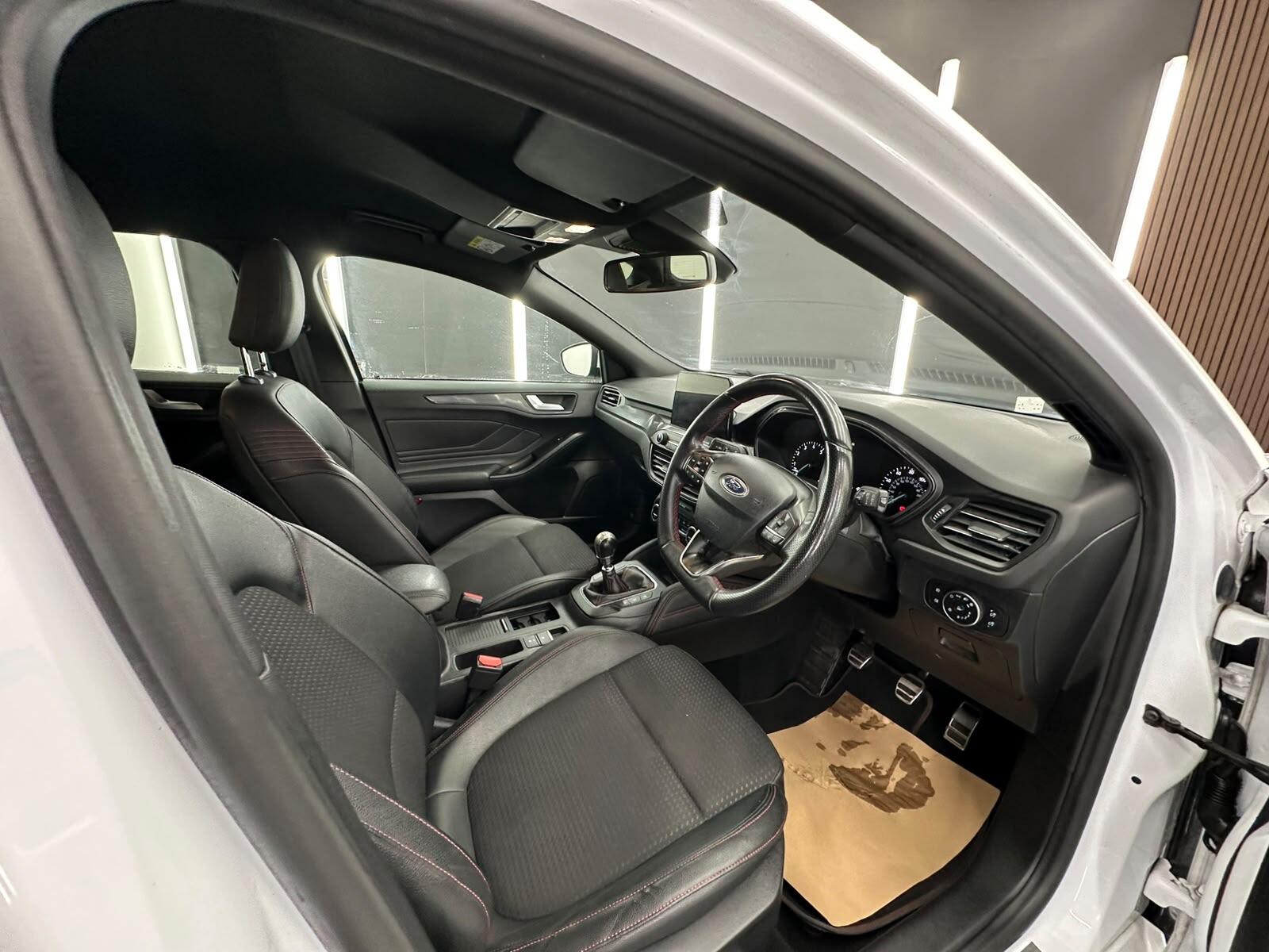 Ford Focus view 24