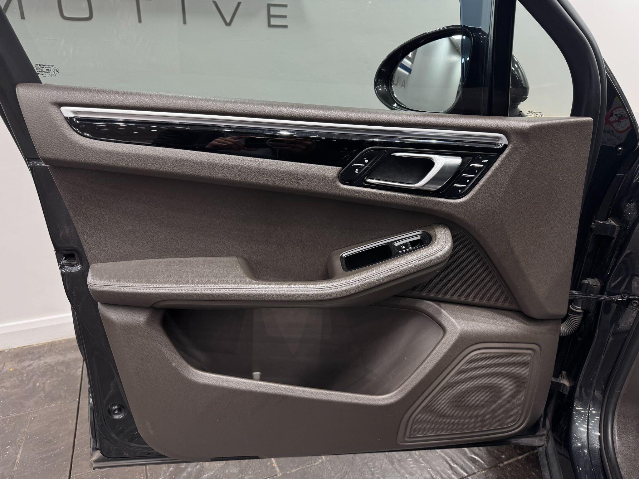 Porsche Macan view 53