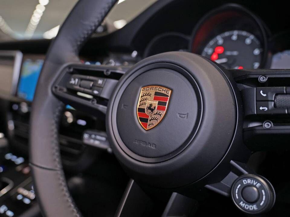 Porsche Macan view 6