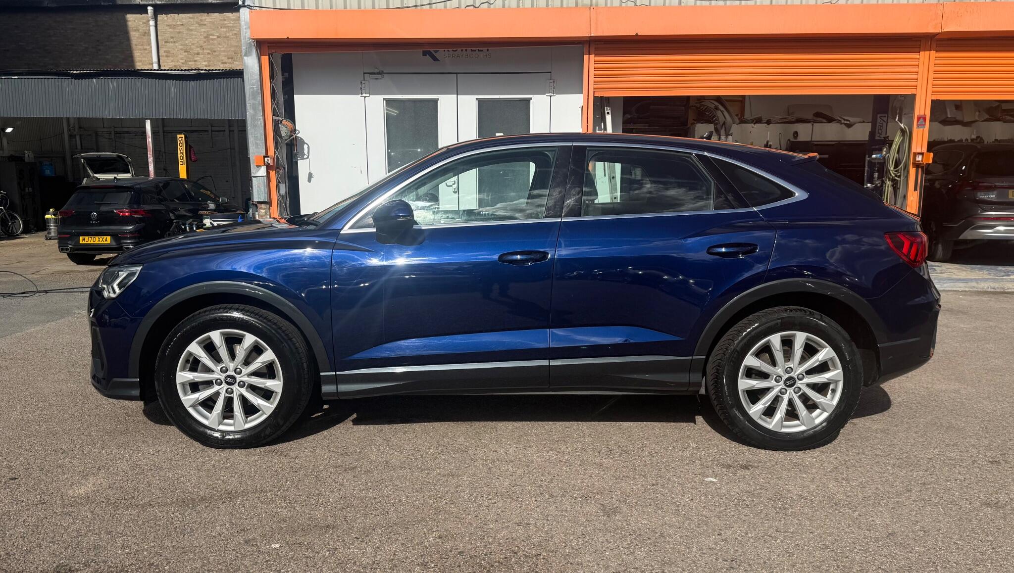 Audi Q3 view 6