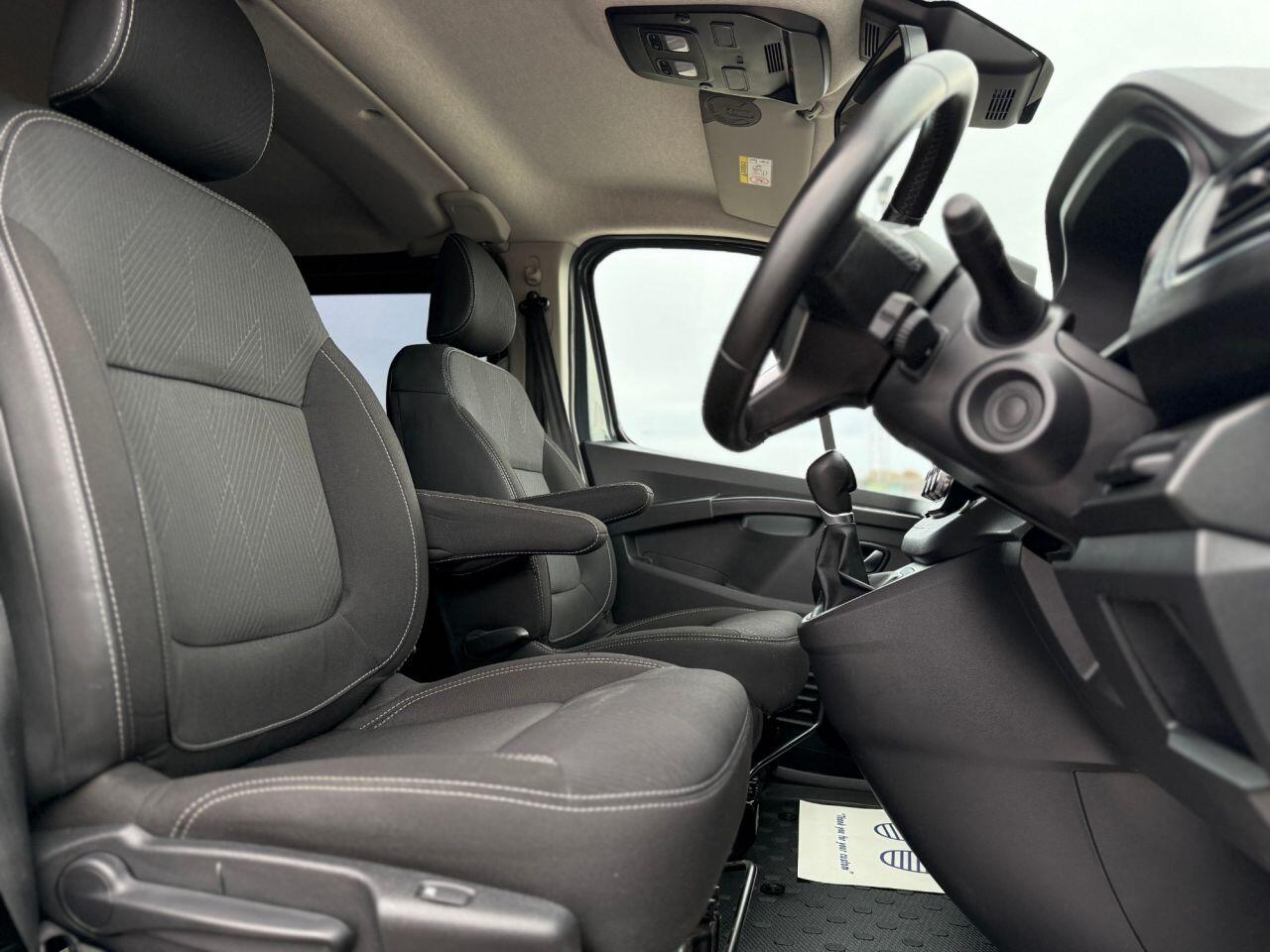 Renault Trafic view 12