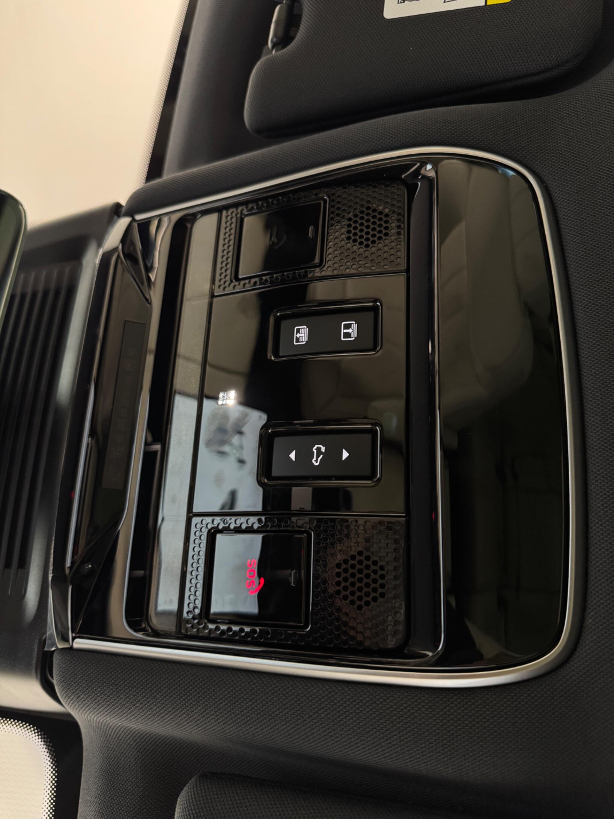 Land Rover Range Rover view 34