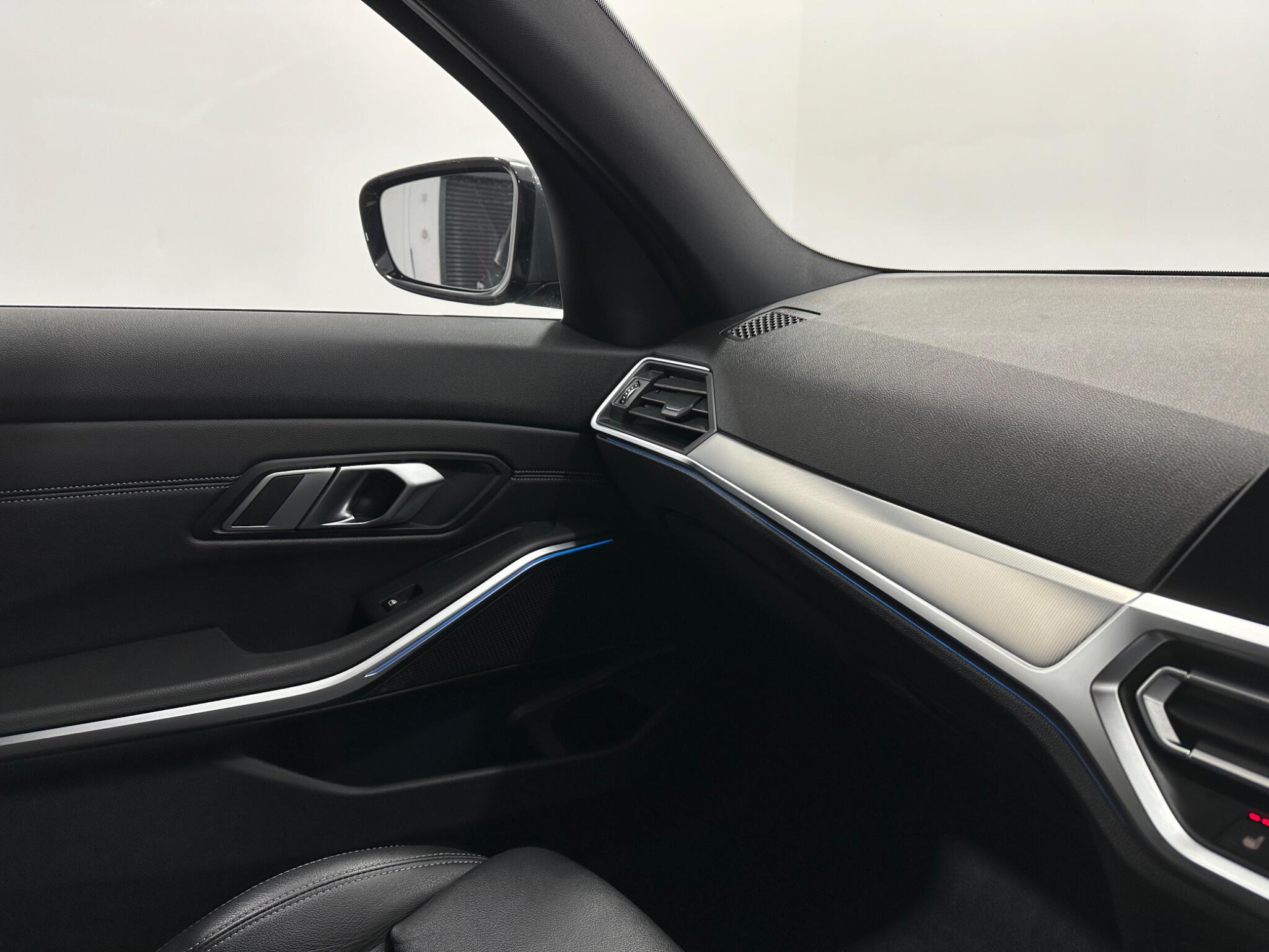 BMW 3 Series view 27
