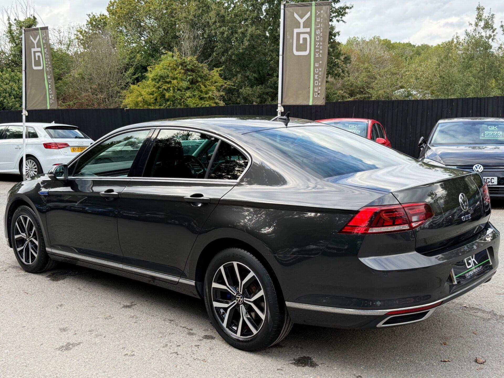Volkswagen Passat view 2