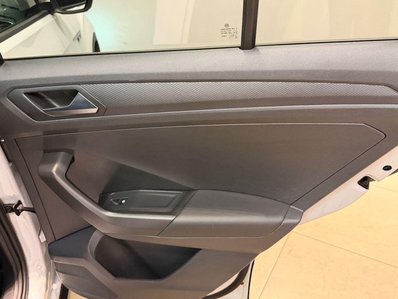 Volkswagen T-Roc view 27